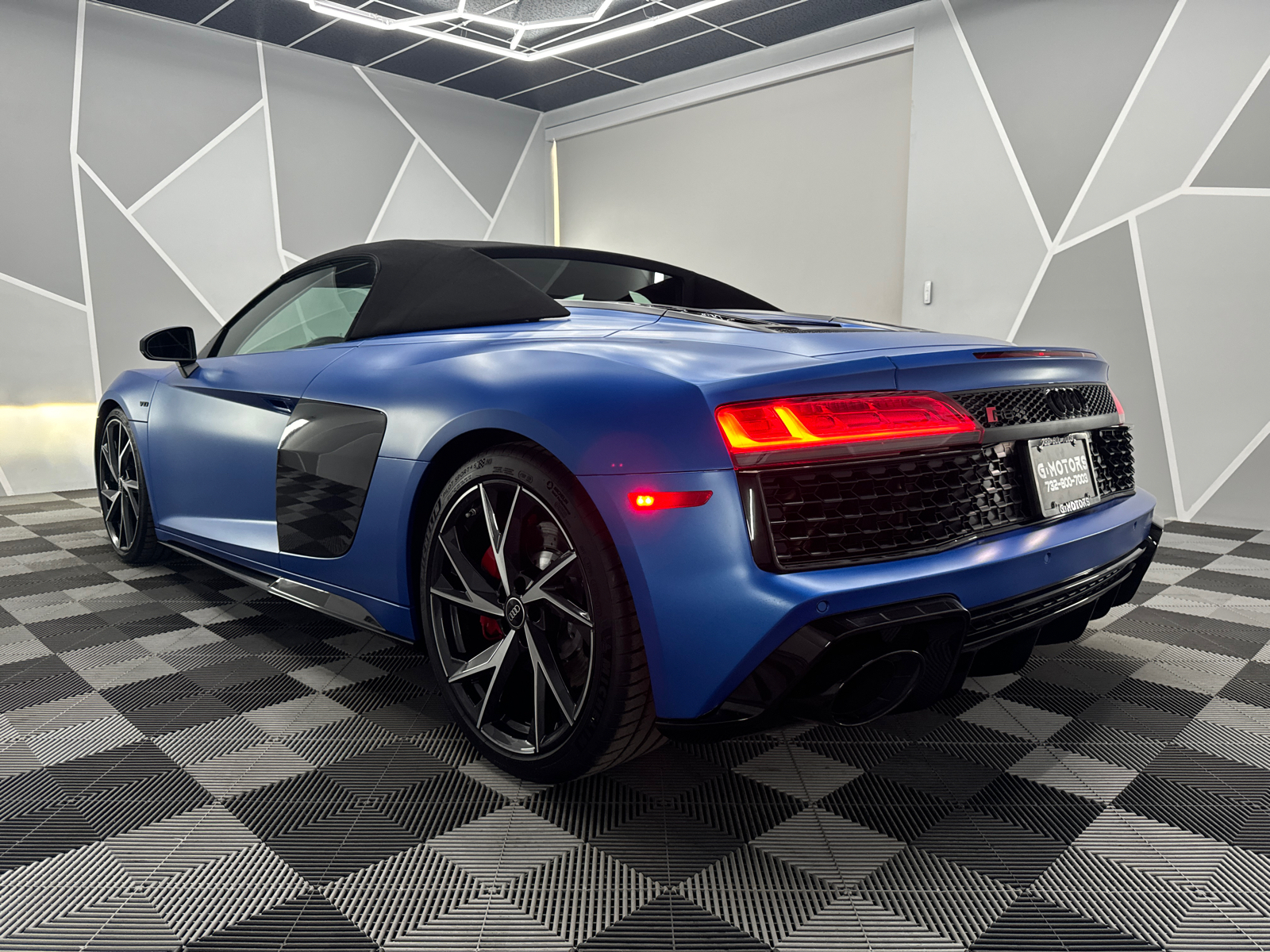 2023 Audi R8 V10 Performance Spyder Cabriolet 2D 3