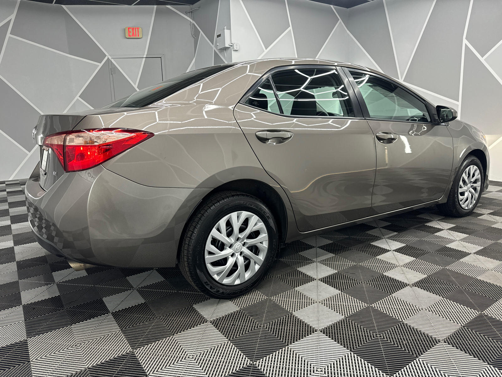 2017 Toyota Corolla LE Sedan 4D 10