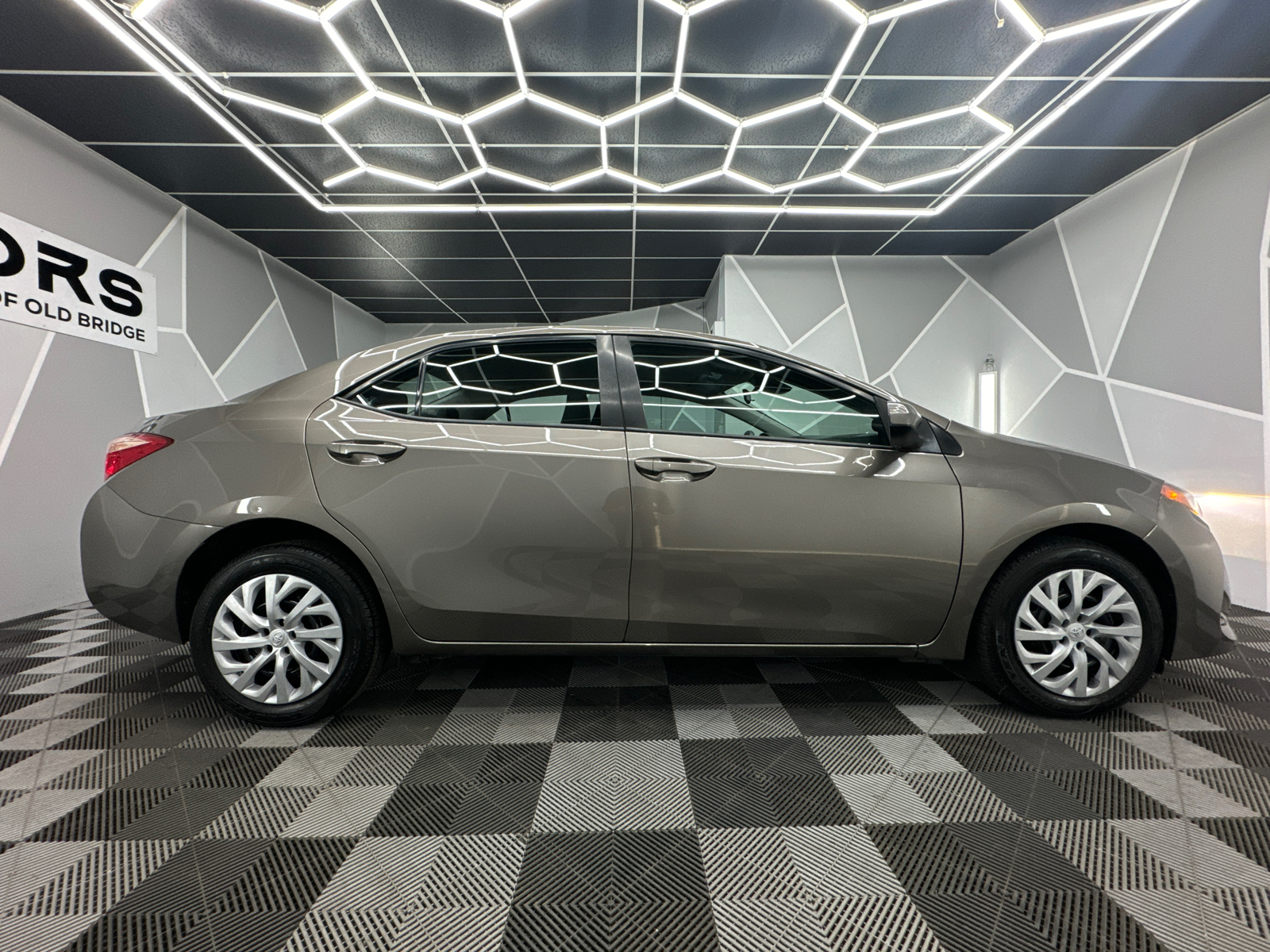 2017 Toyota Corolla LE Sedan 4D 11