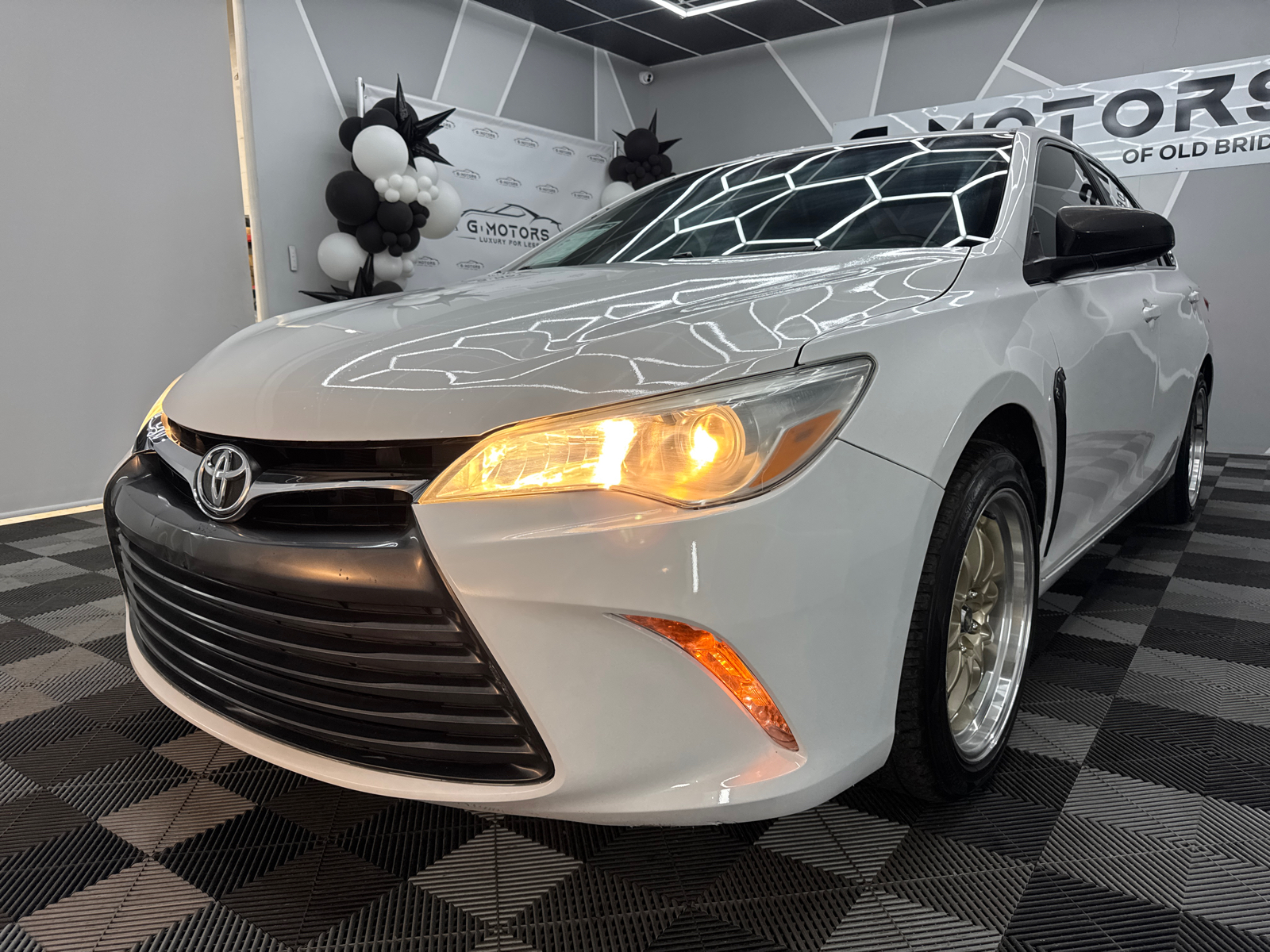 2015 Toyota Camry LE Sedan 4D 1