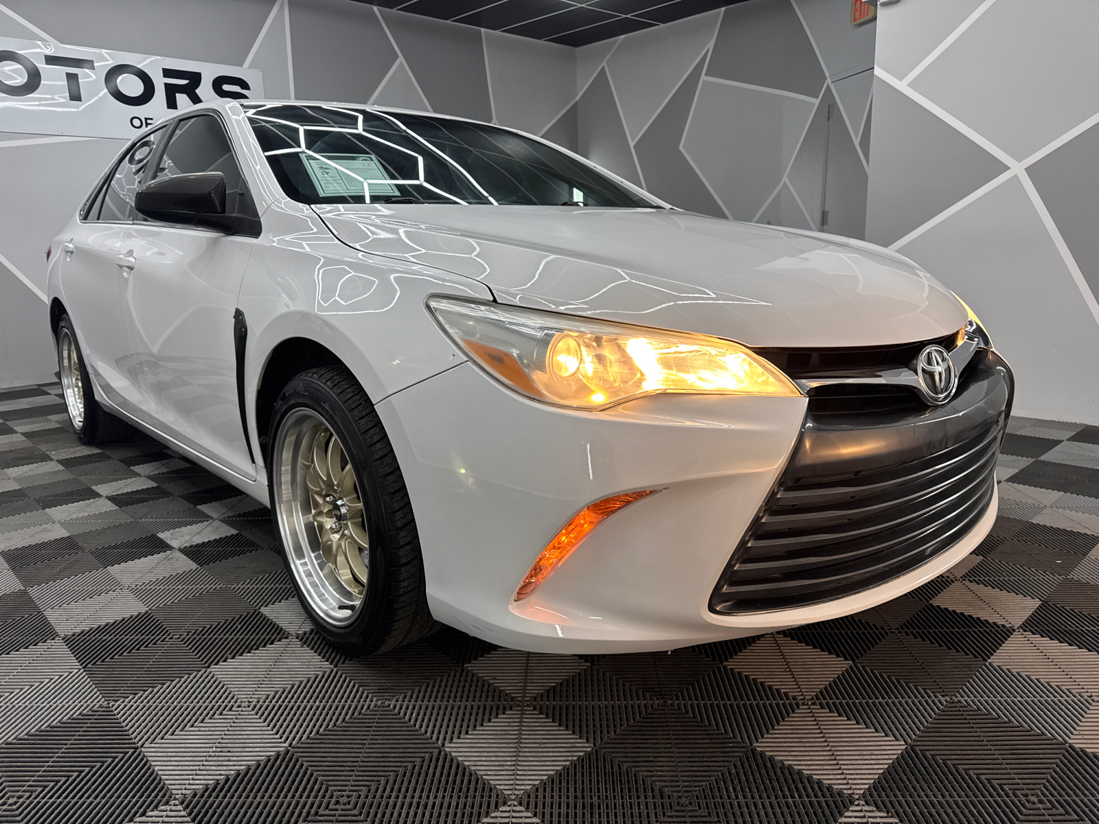 2015 Toyota Camry LE Sedan 4D 13