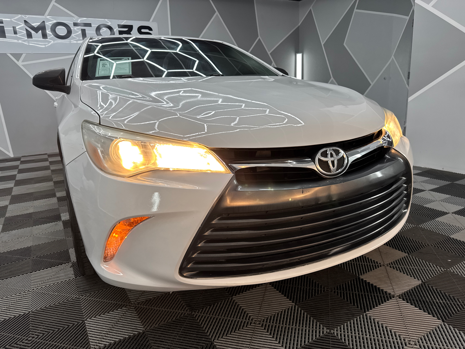 2015 Toyota Camry LE Sedan 4D 14