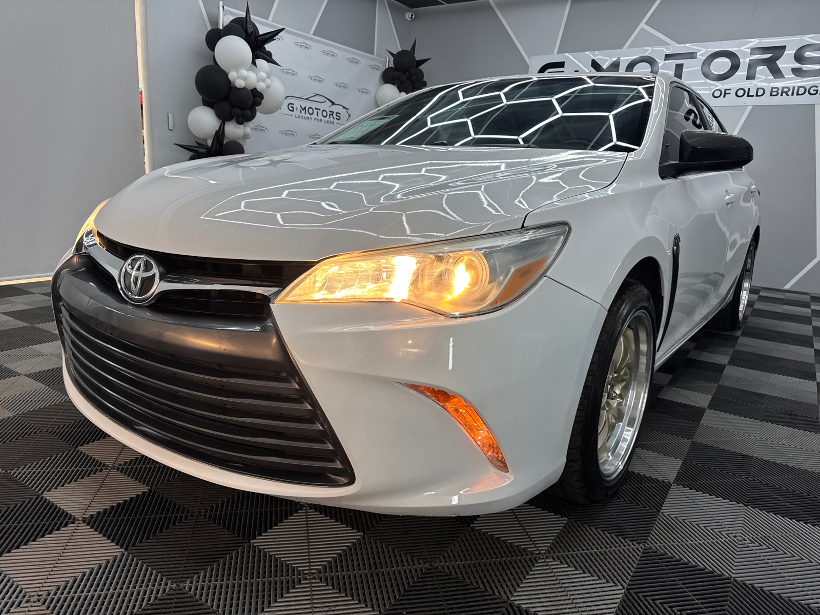 2015 Toyota Camry LE Sedan 4D 17