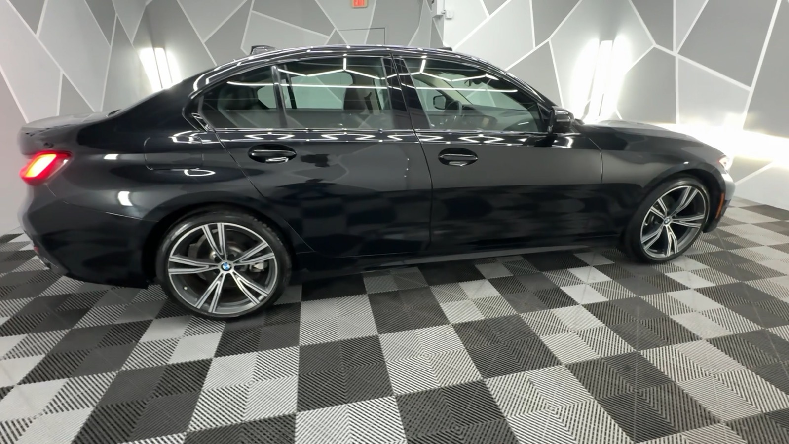2019 BMW 3 Series 330i Sedan 4D 17