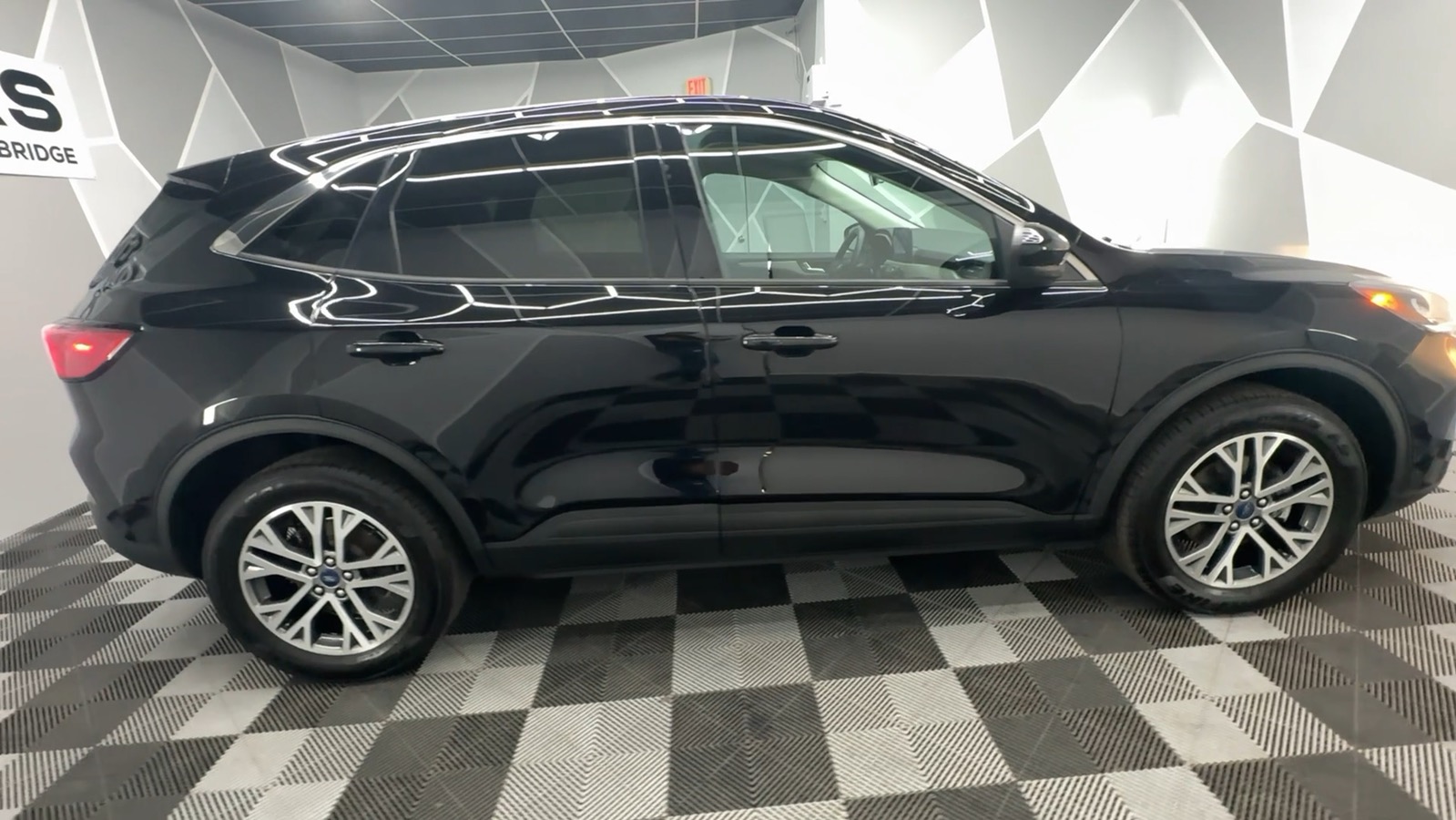 2022 Ford Escape SEL Sport Utility 4D 19