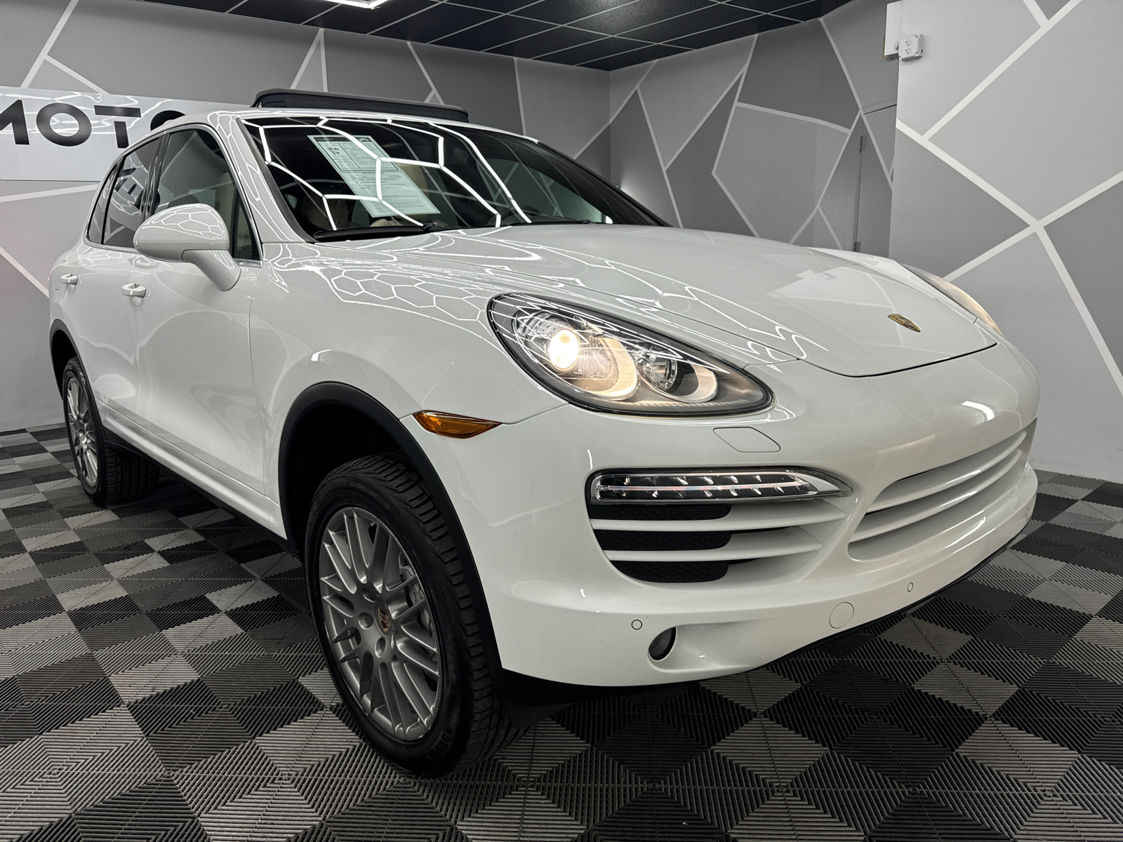 2014 Porsche Cayenne S Sport Utility 4D 9