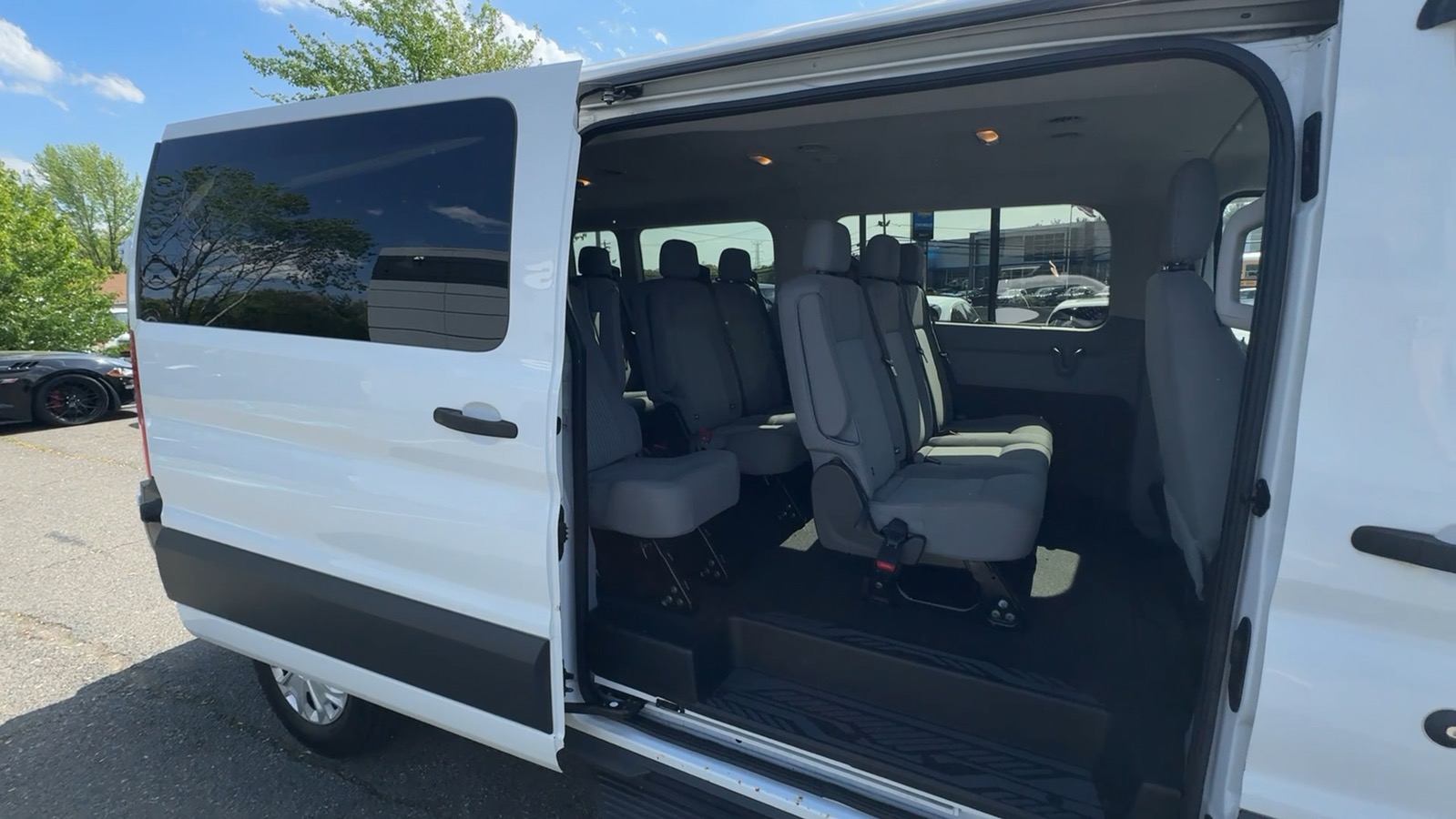 2015 Ford Transit 350 Wagon XLT w/Low Roof w/Sliding Side Door Van 3D 39
