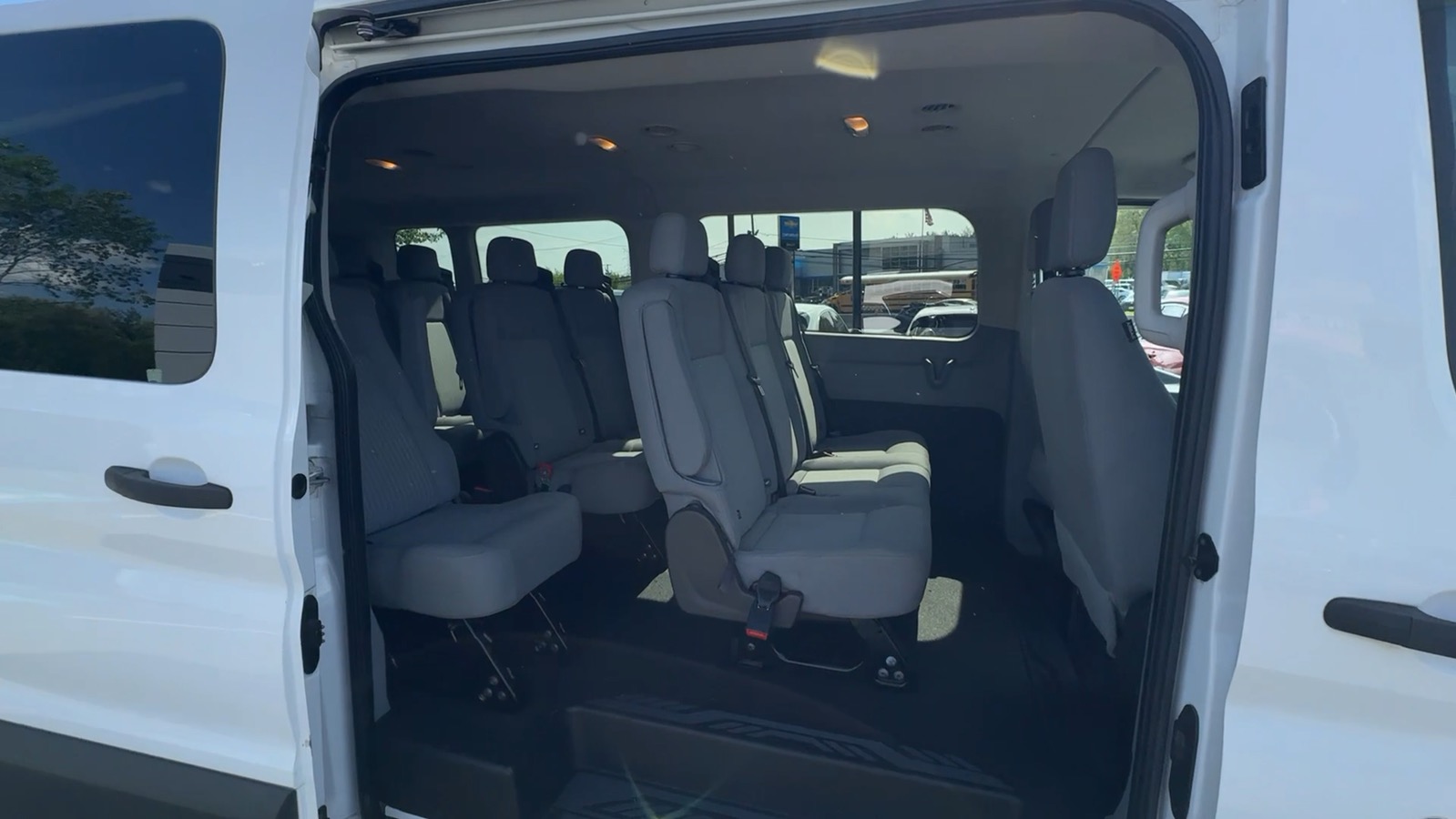 2015 Ford Transit 350 Wagon XLT w/Low Roof w/Sliding Side Door Van 3D 40