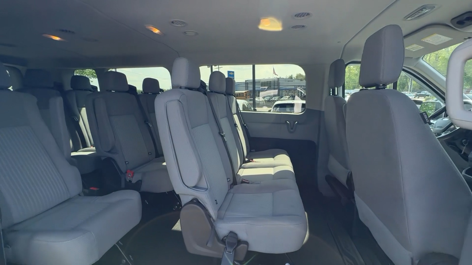 2015 Ford Transit 350 Wagon XLT w/Low Roof w/Sliding Side Door Van 3D 41