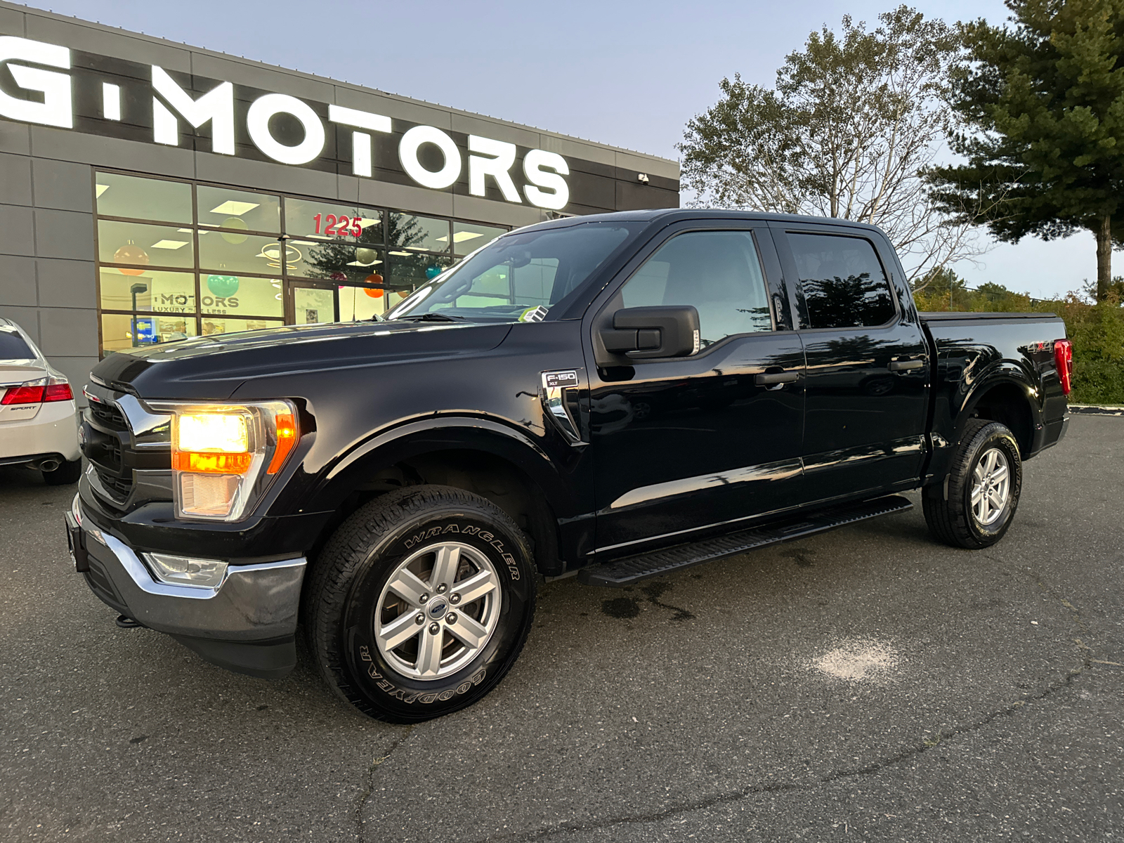 2021 Ford F150 SuperCrew Cab XLT Pickup 4D 5 1/2 ft 2