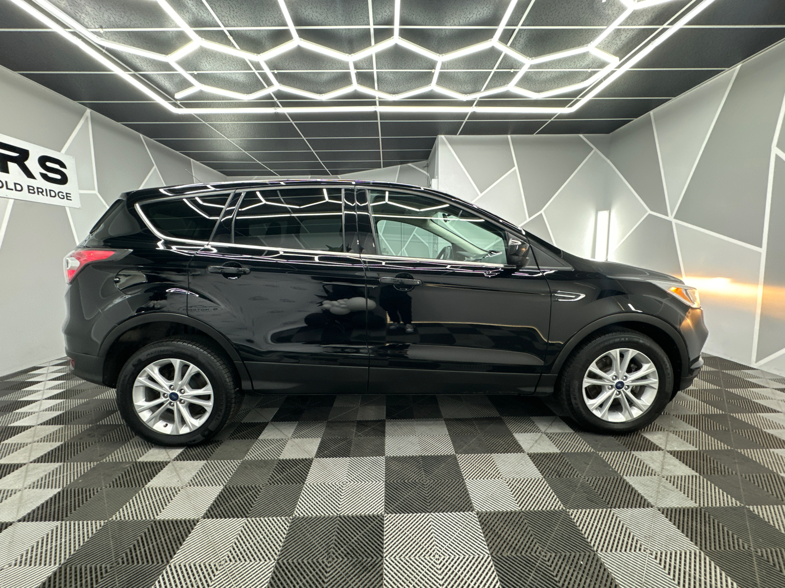 2017 Ford Escape SE Sport Utility 4D 11