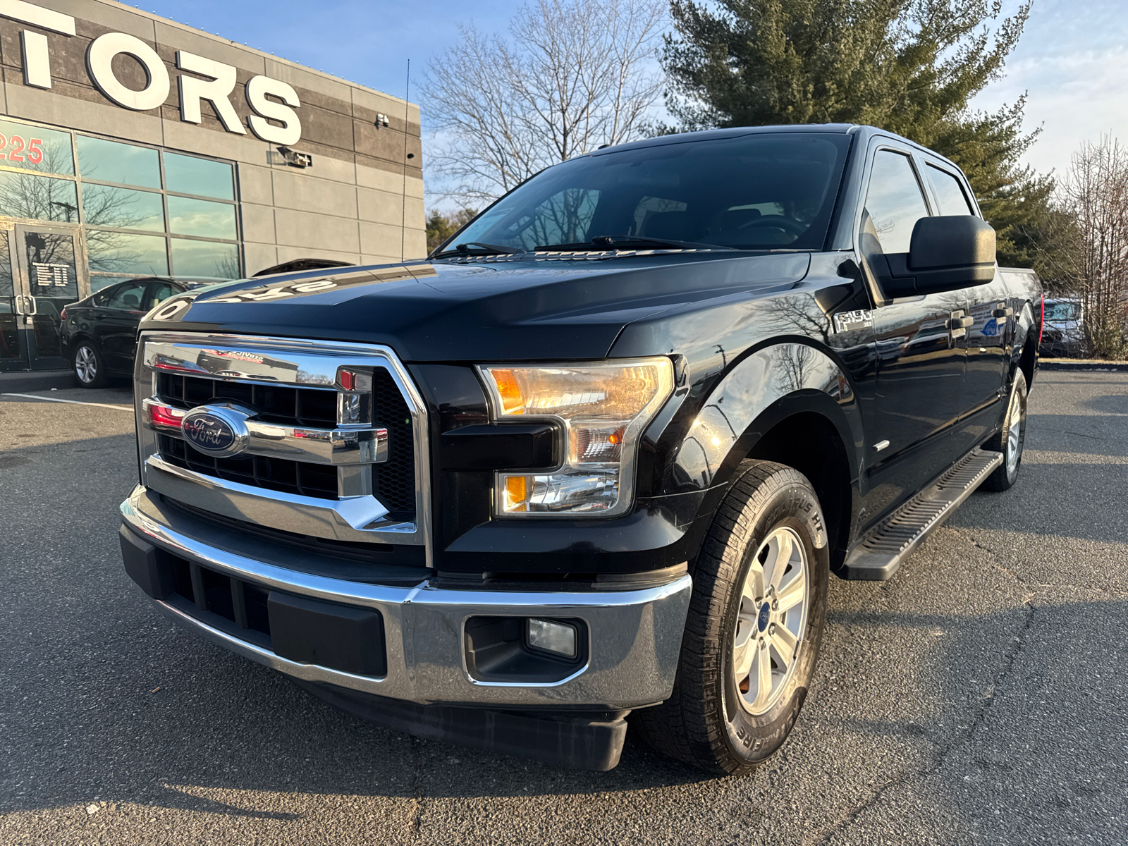 2017 Ford F150 SuperCrew Cab XLT Pickup 4D 5 1/2 ft 1