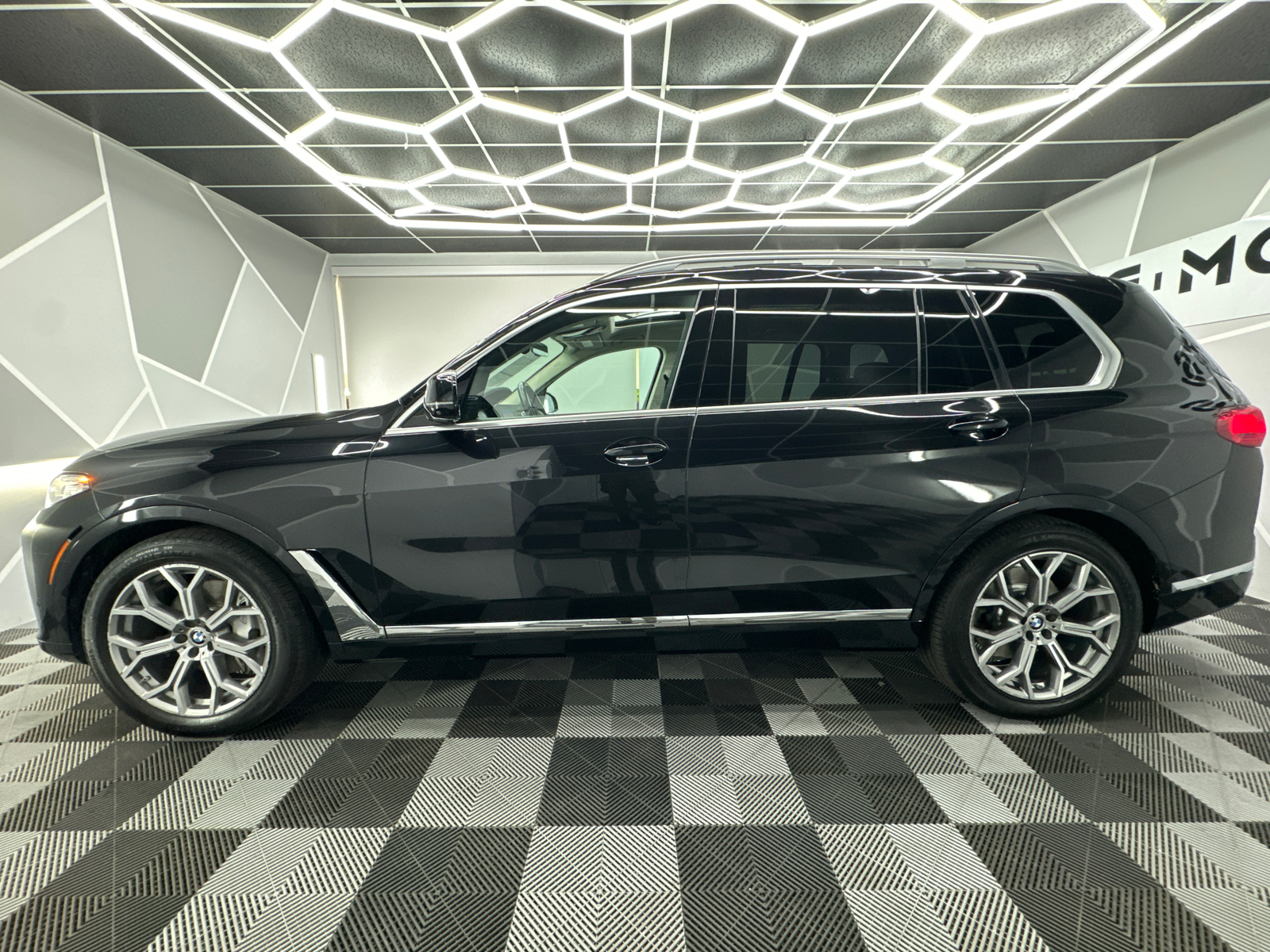 2020 BMW X7  3