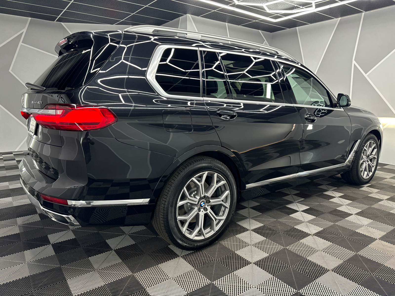 2020 BMW X7  10