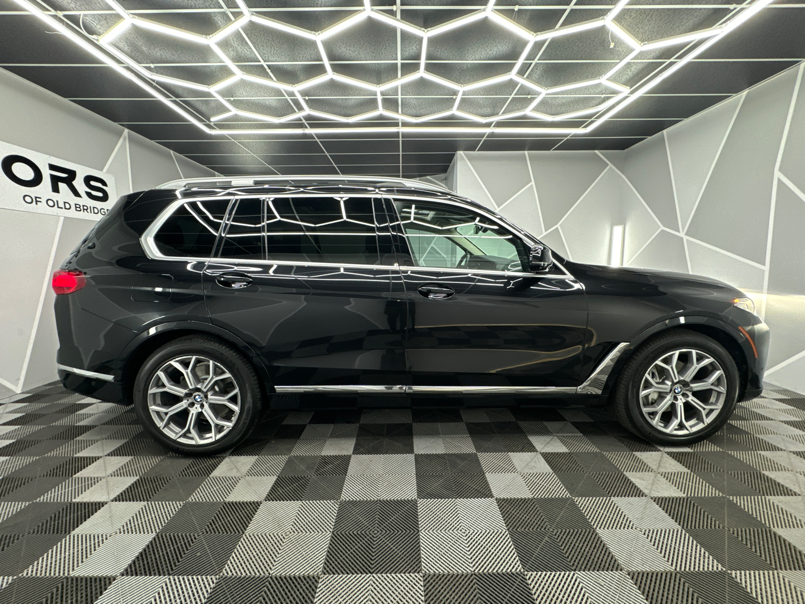 2020 BMW X7  11