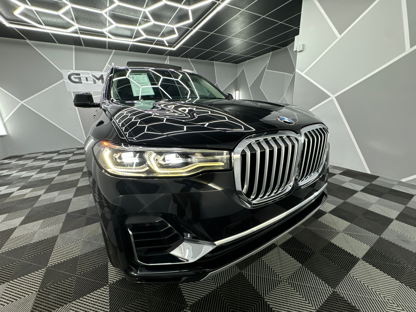 2020 BMW X7  14