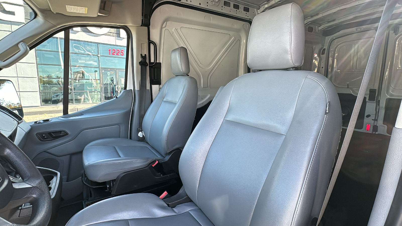 2019 Ford Transit 250 Van Medium Roof w/Sliding Side Door w/LWB Van 3D 33