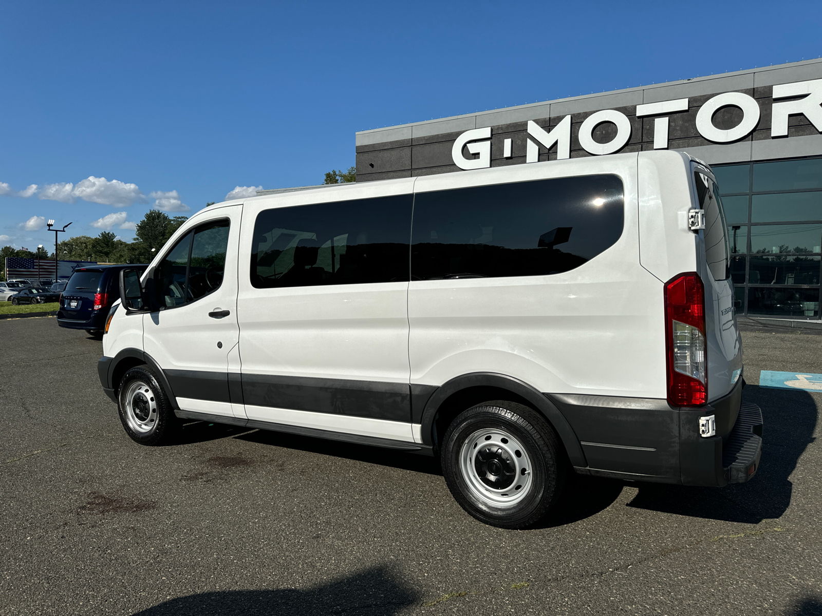 2016 Ford Transit 150 Wagon XLT w/Low Roof w/60/40 Side Door Van 3D 4