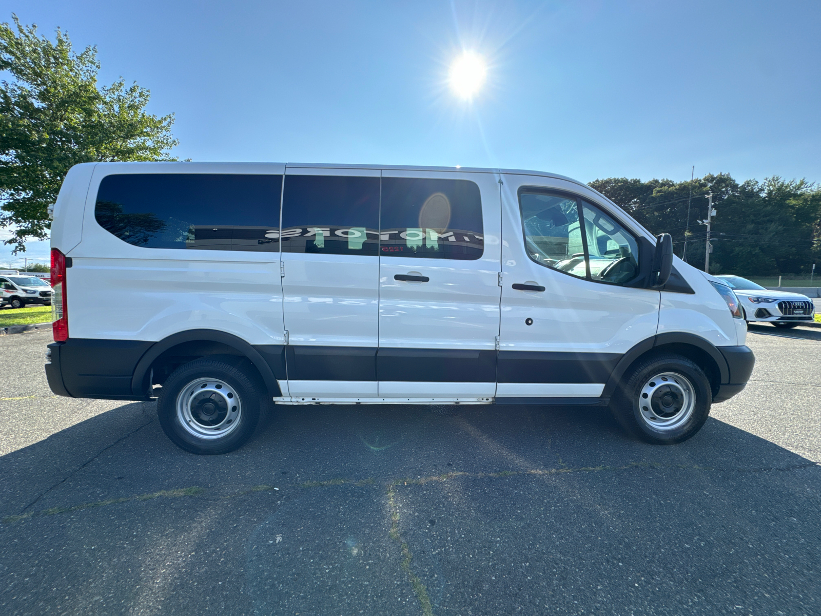 2016 Ford Transit 150 Wagon XLT w/Low Roof w/60/40 Side Door Van 3D 11