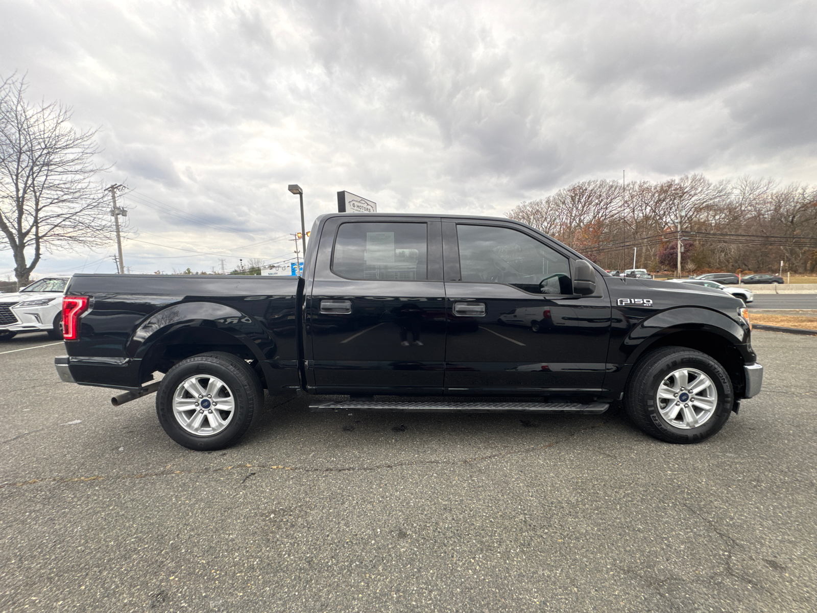 2017 Ford F150 SuperCrew Cab XLT Pickup 4D 5 1/2 ft 11