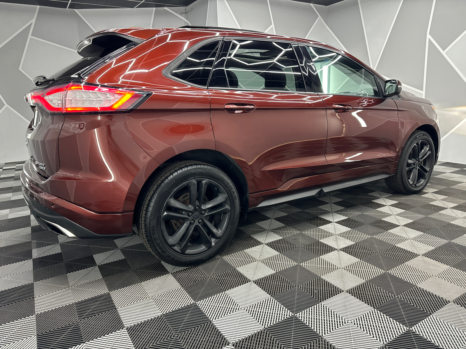 2016 Ford Edge  10