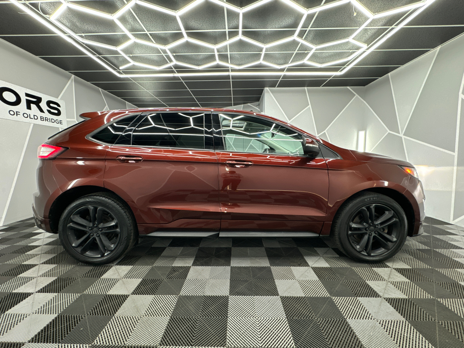 2016 Ford Edge  11