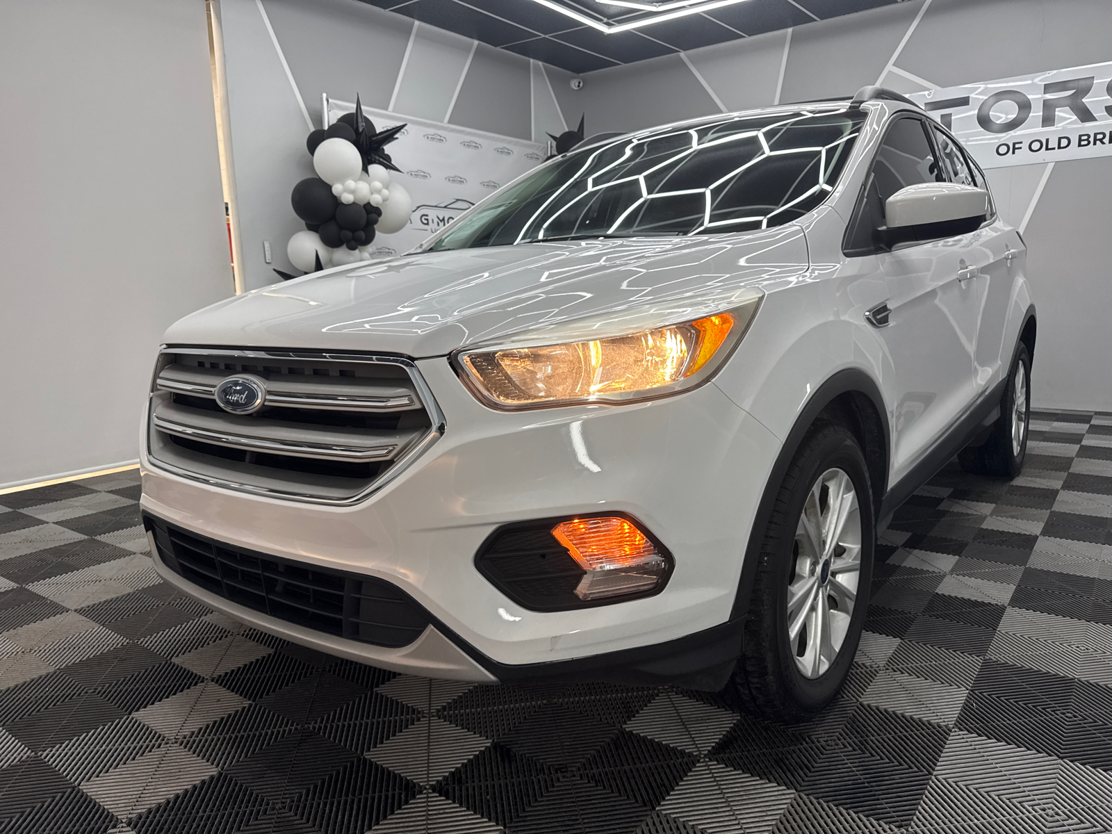 2018 Ford Escape SE Sport Utility 4D 1