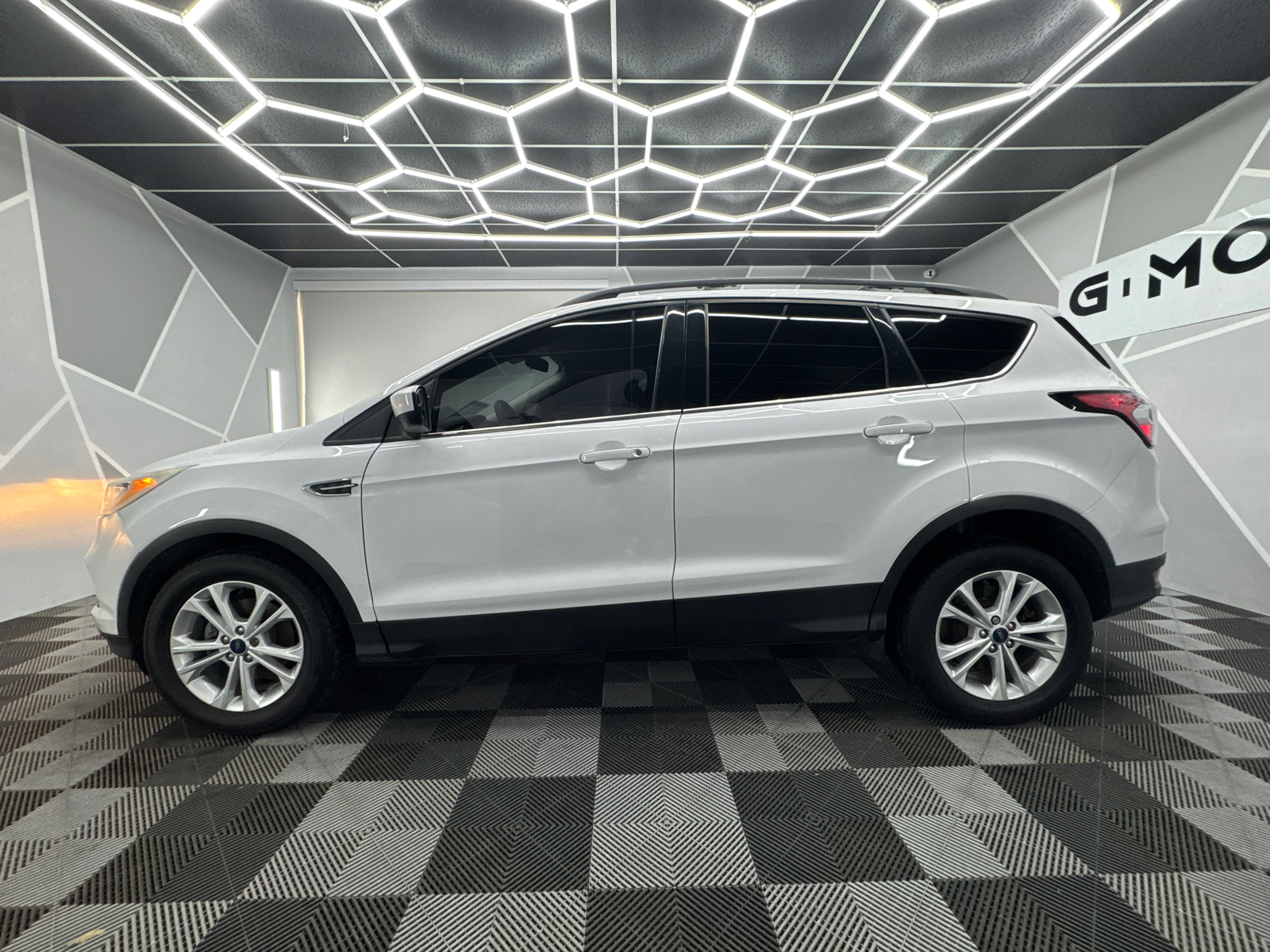 2018 Ford Escape SE Sport Utility 4D 3