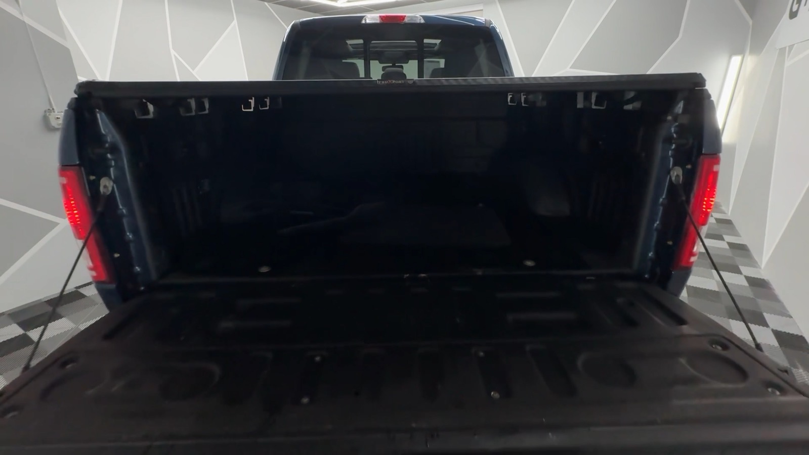 2016 Ford F150 SuperCrew Cab XLT Pickup 4D 5 1/2 ft 23