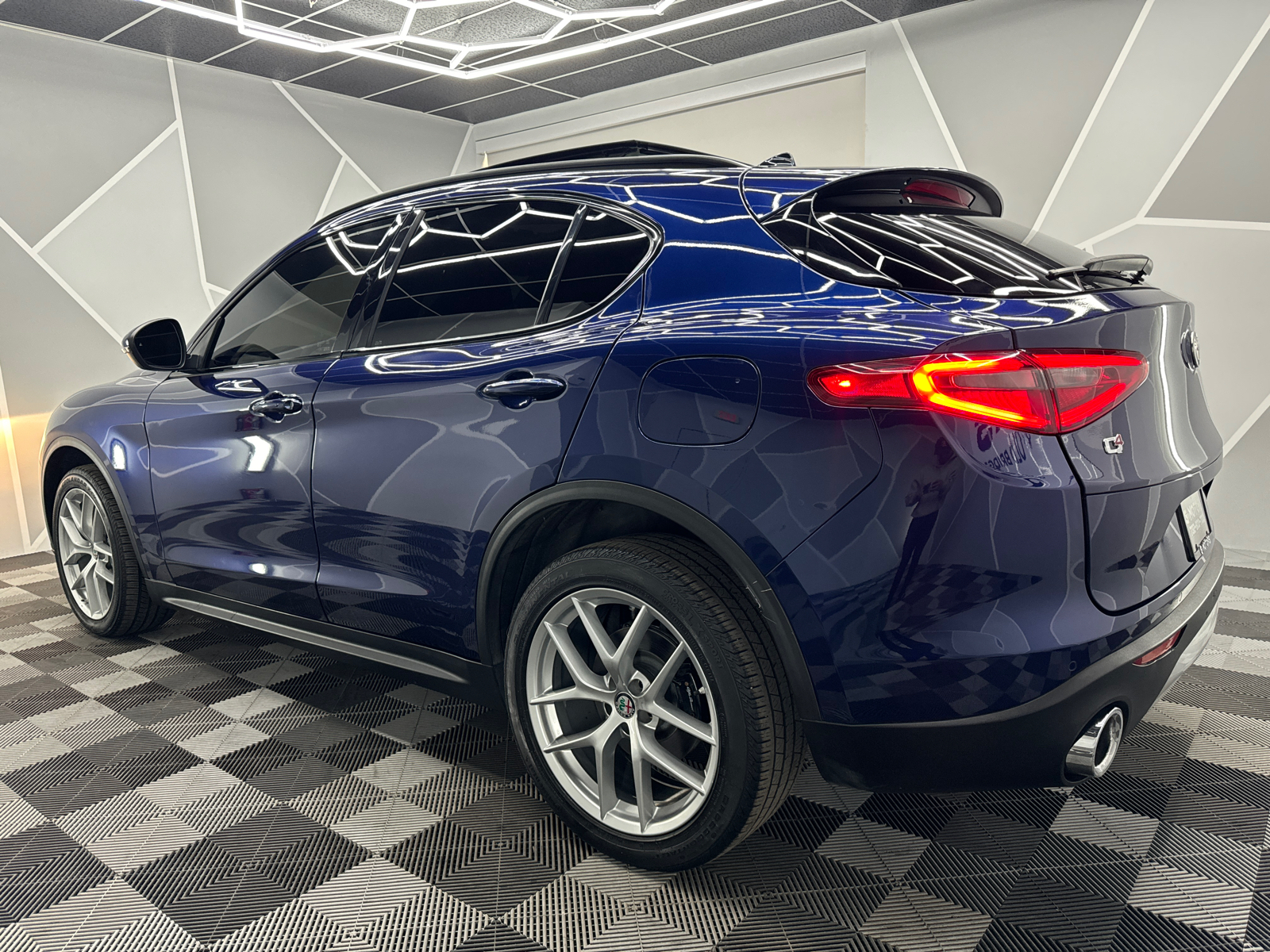 2018 Alfa Romeo Stelvio Sport SUV 4D 4