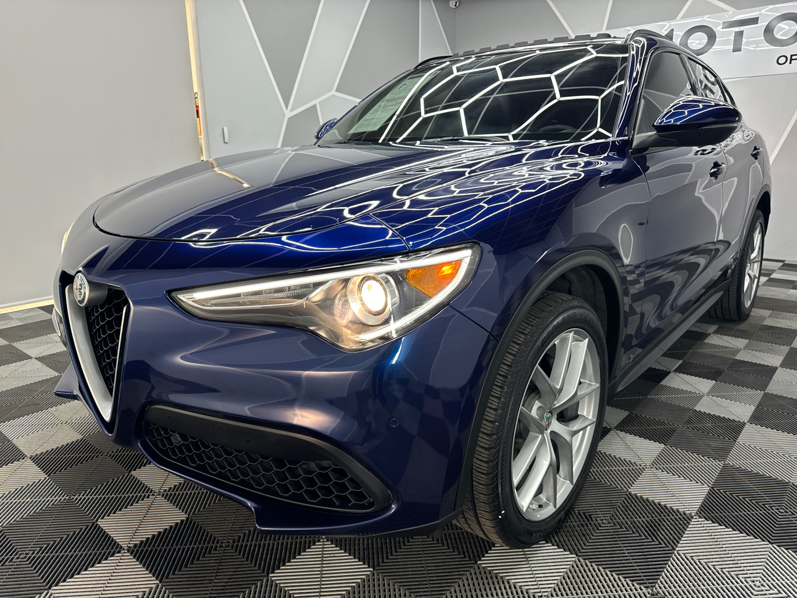 2018 Alfa Romeo Stelvio Sport SUV 4D 17