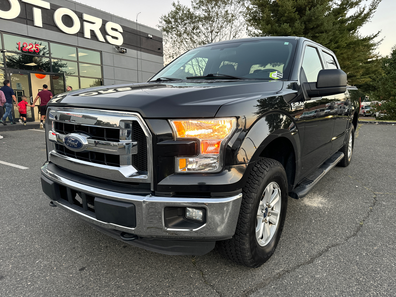 2015 Ford F150 SuperCrew Cab XLT Pickup 4D 5 1/2 ft 1