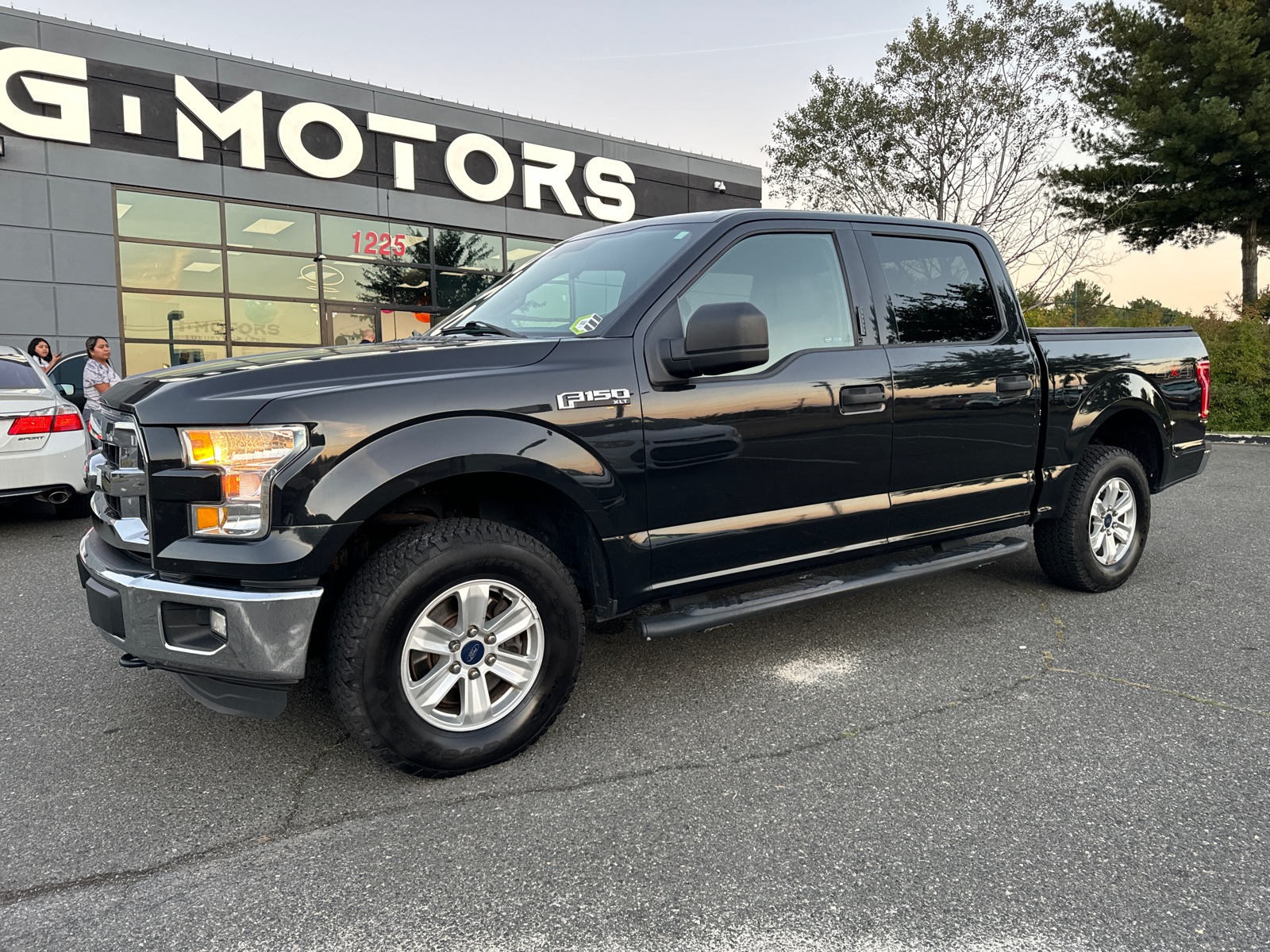 2015 Ford F150 SuperCrew Cab XLT Pickup 4D 5 1/2 ft 2