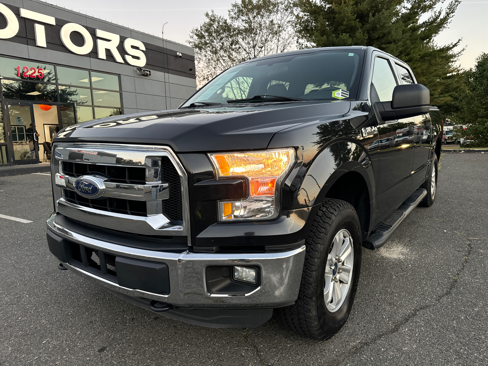 2015 Ford F150 SuperCrew Cab XLT Pickup 4D 5 1/2 ft 17