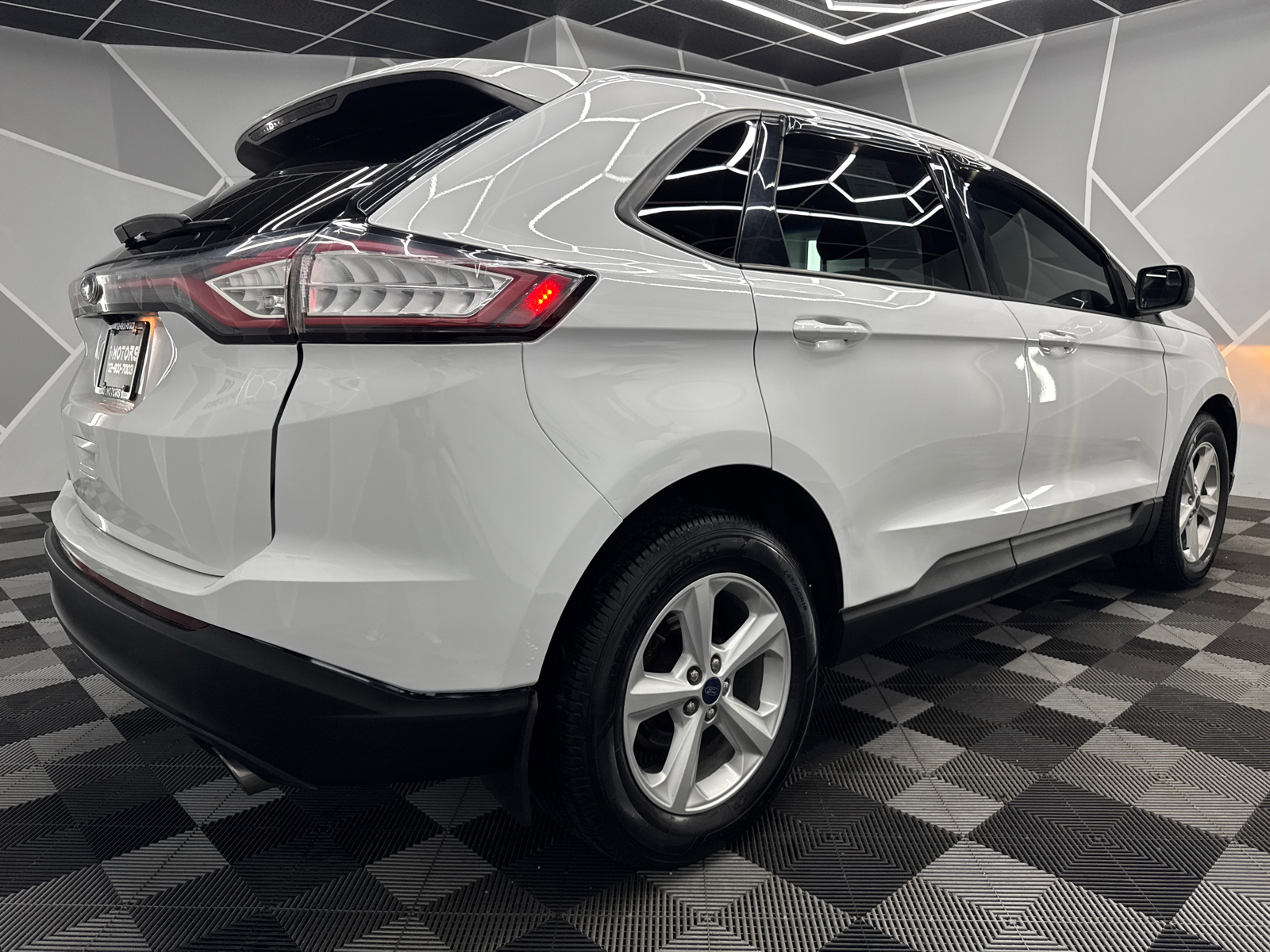 2018 Ford Edge SE Sport Utility 4D 10