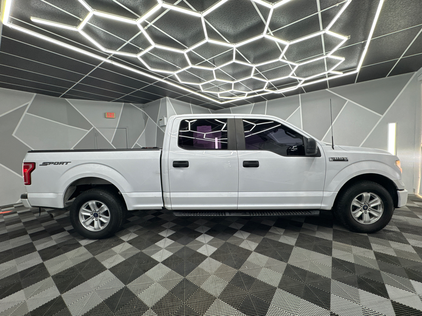 2016 Ford F150 SuperCrew Cab XL Pickup 4D 6 1/2 ft 11