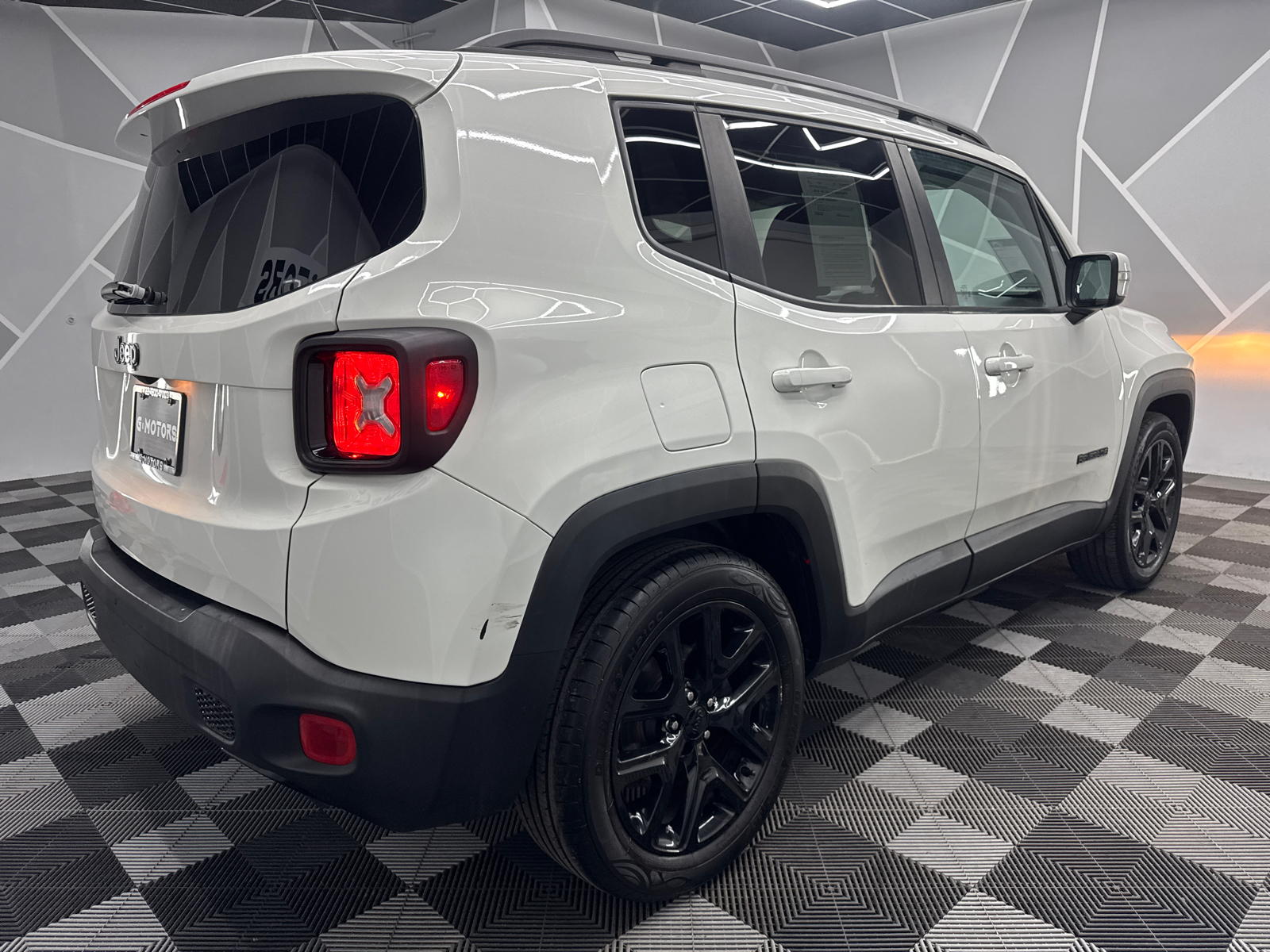 2017 Jeep Renegade Latitude Sport Utility 4D 10