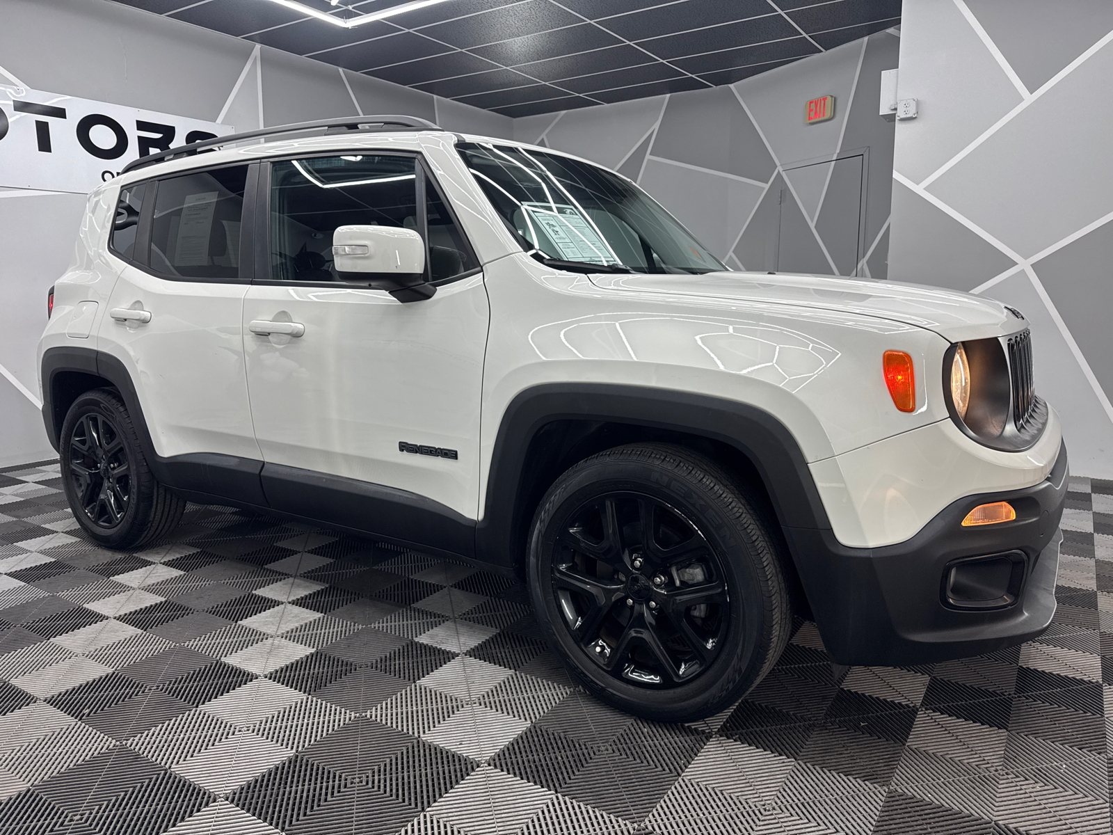 2017 Jeep Renegade Latitude Sport Utility 4D 12