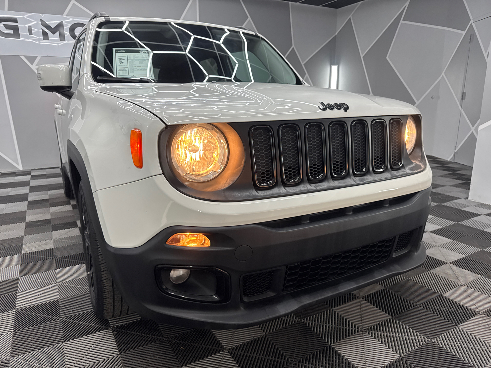 2017 Jeep Renegade Latitude Sport Utility 4D 14