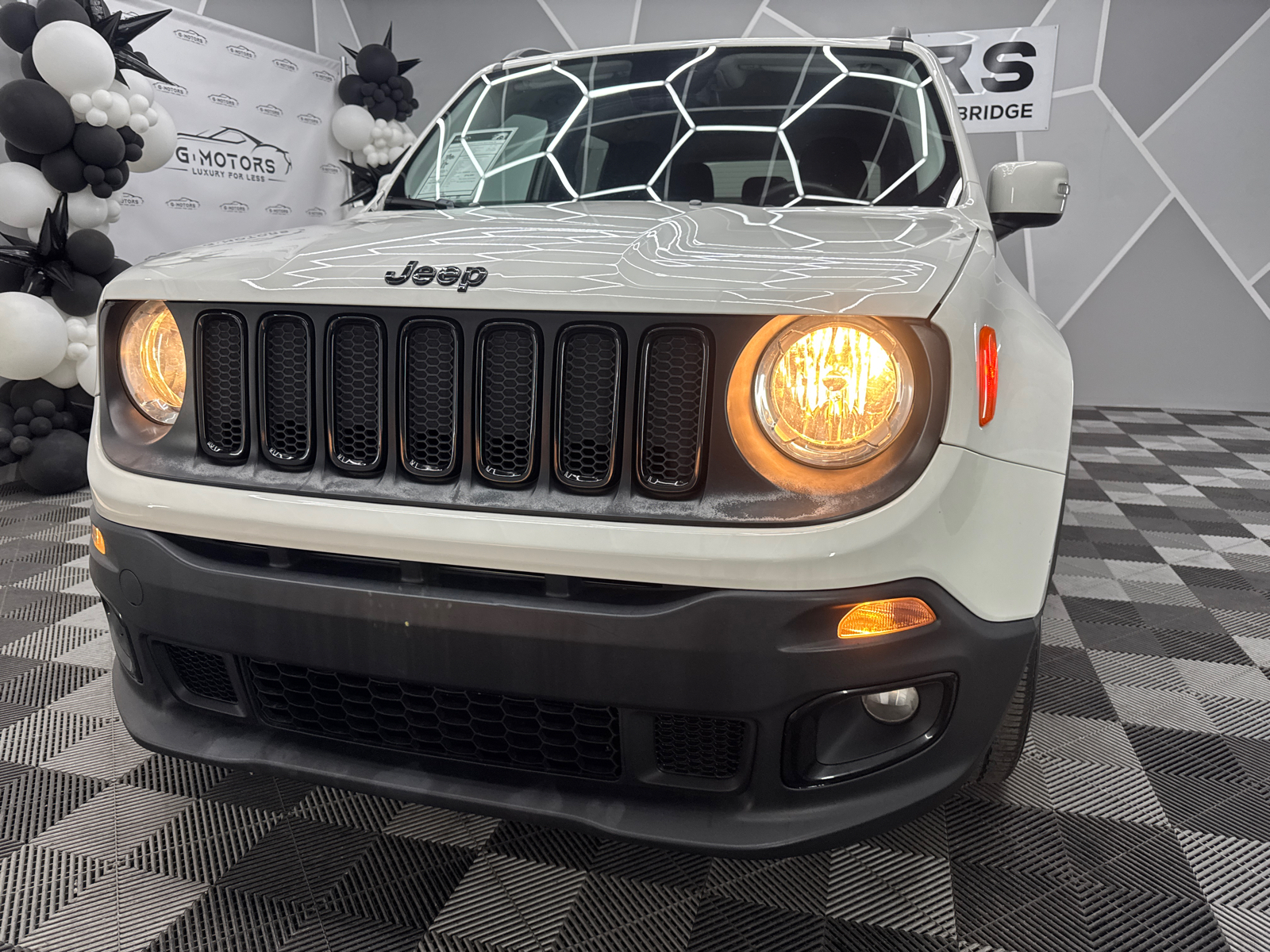 2017 Jeep Renegade Latitude Sport Utility 4D 16