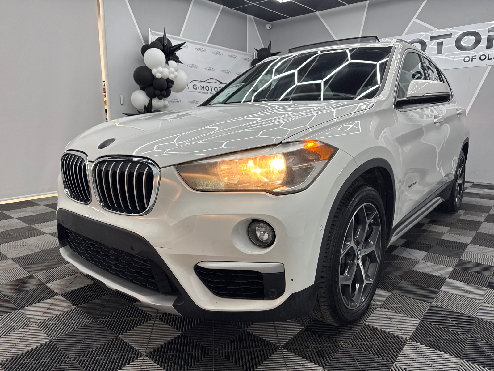 2016 BMW X1 xDrive28i Sport Utility 4D 1