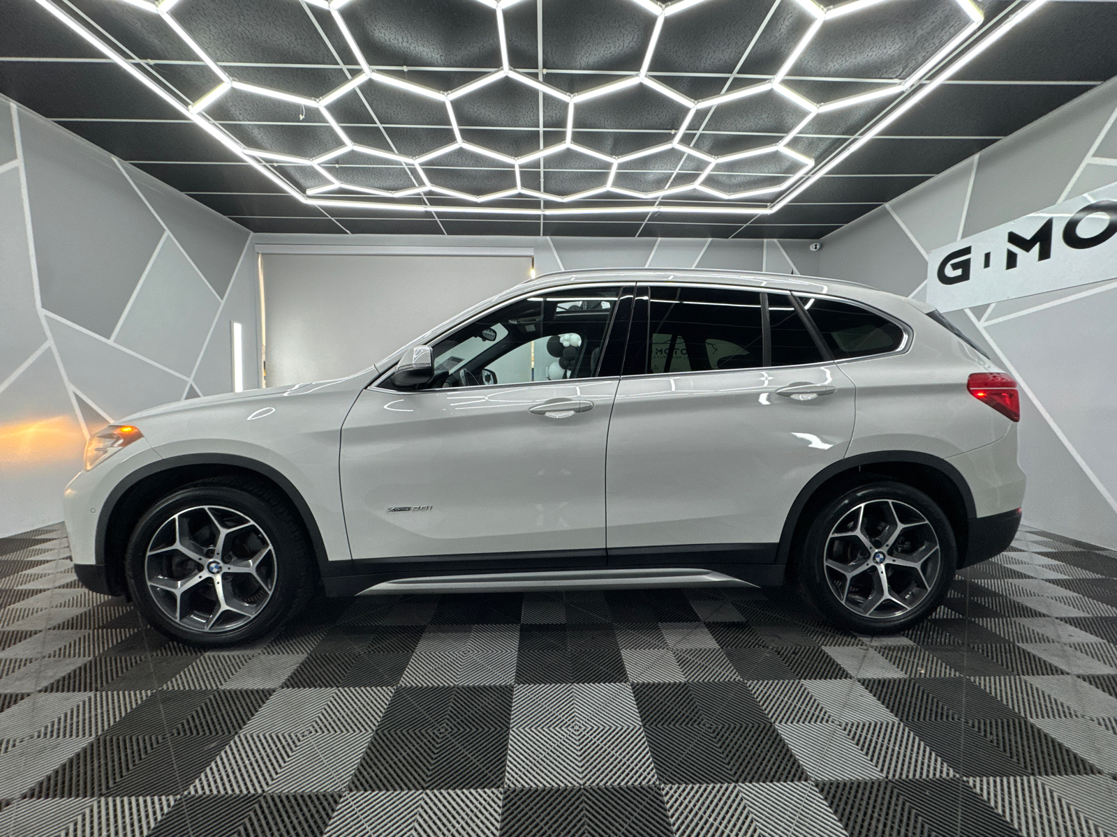 2016 BMW X1 xDrive28i Sport Utility 4D 3