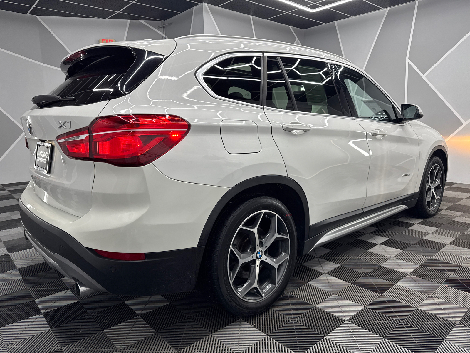 2016 BMW X1 xDrive28i Sport Utility 4D 10