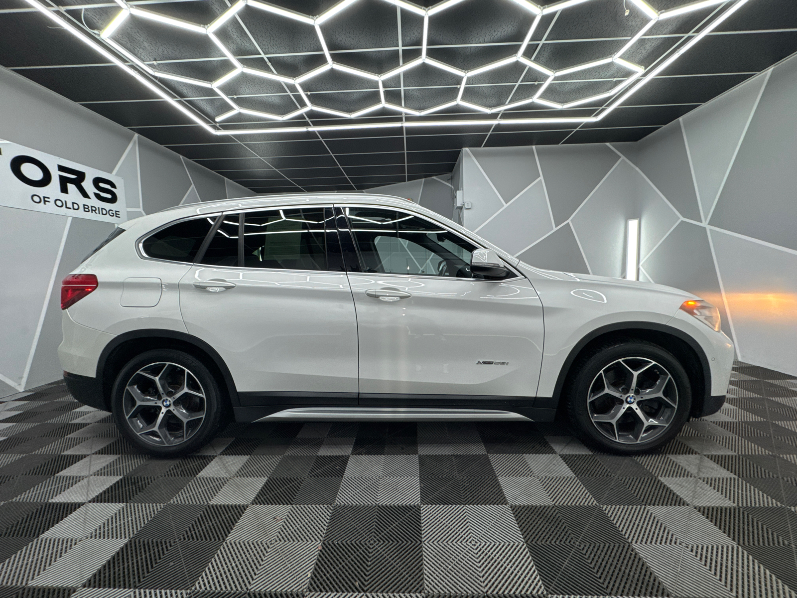 2016 BMW X1 xDrive28i Sport Utility 4D 11