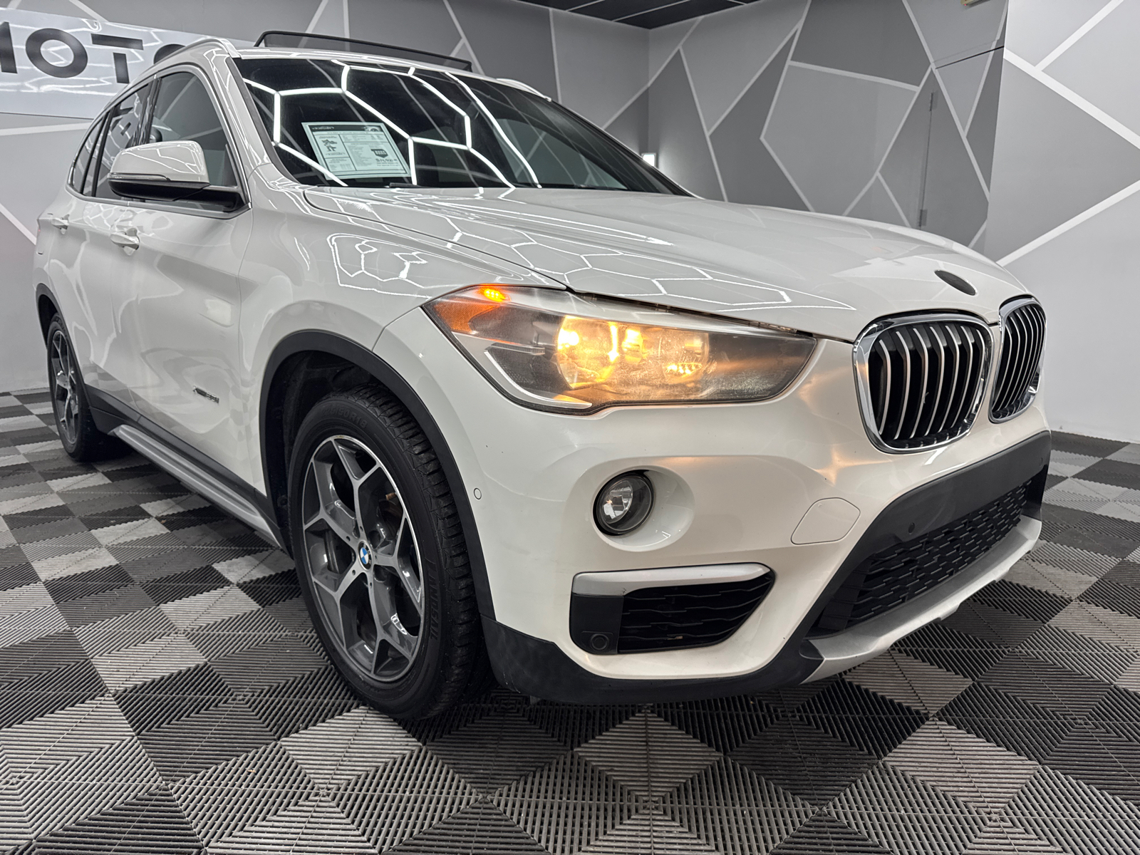 2016 BMW X1 xDrive28i Sport Utility 4D 13