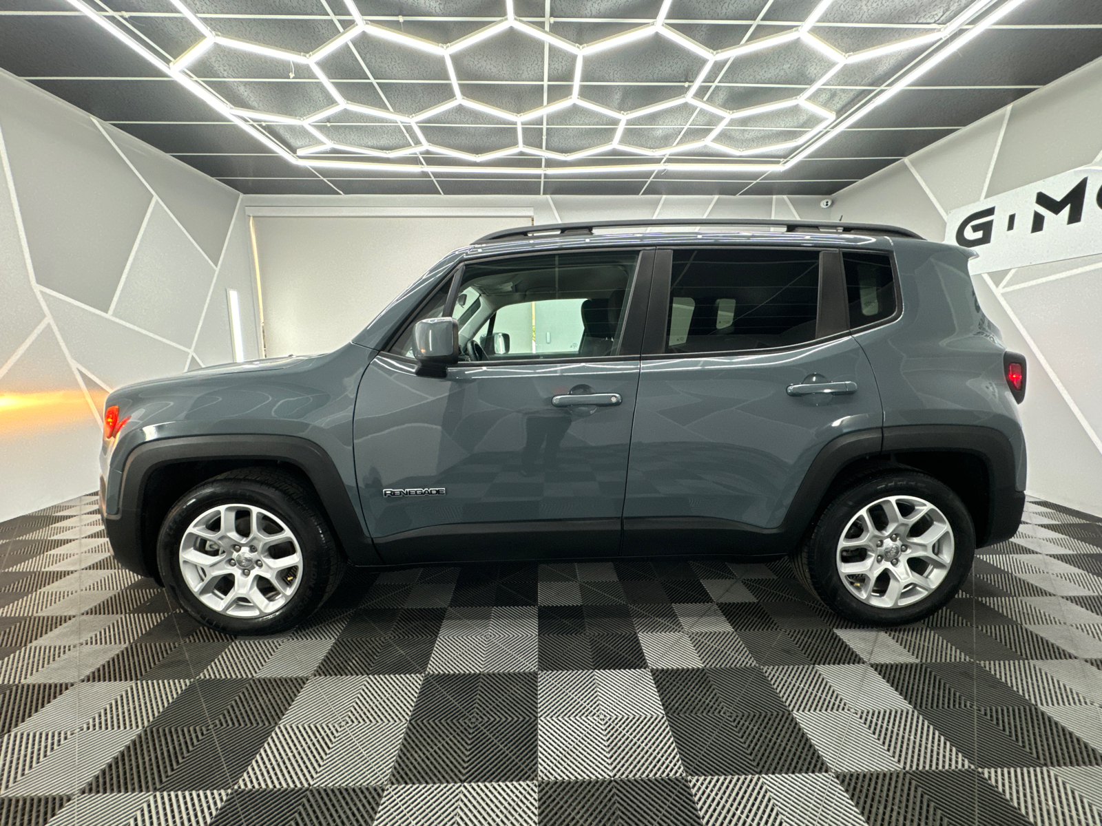 2018 Jeep Renegade Latitude Sport Utility 4D 3