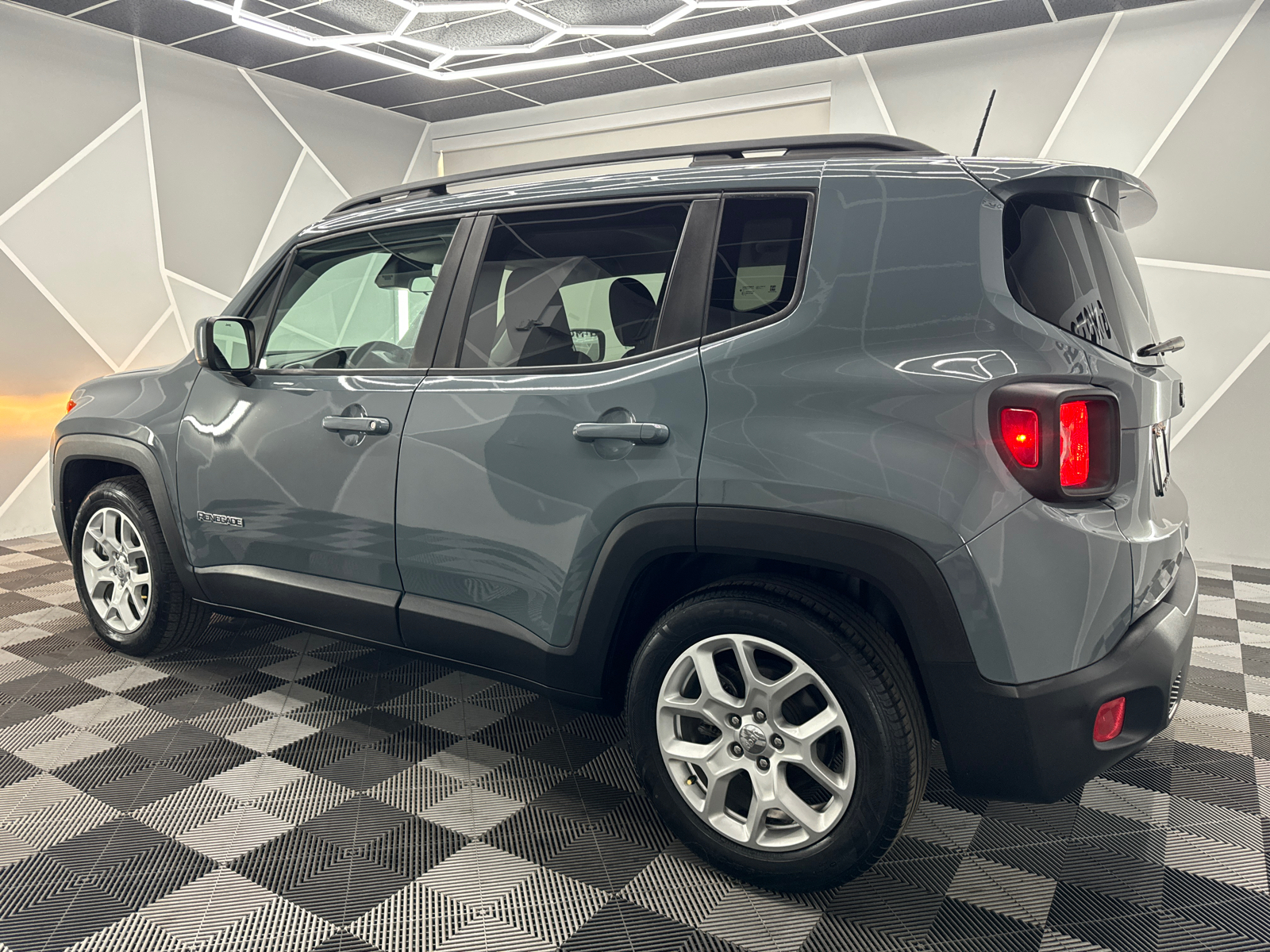 2018 Jeep Renegade Latitude Sport Utility 4D 4