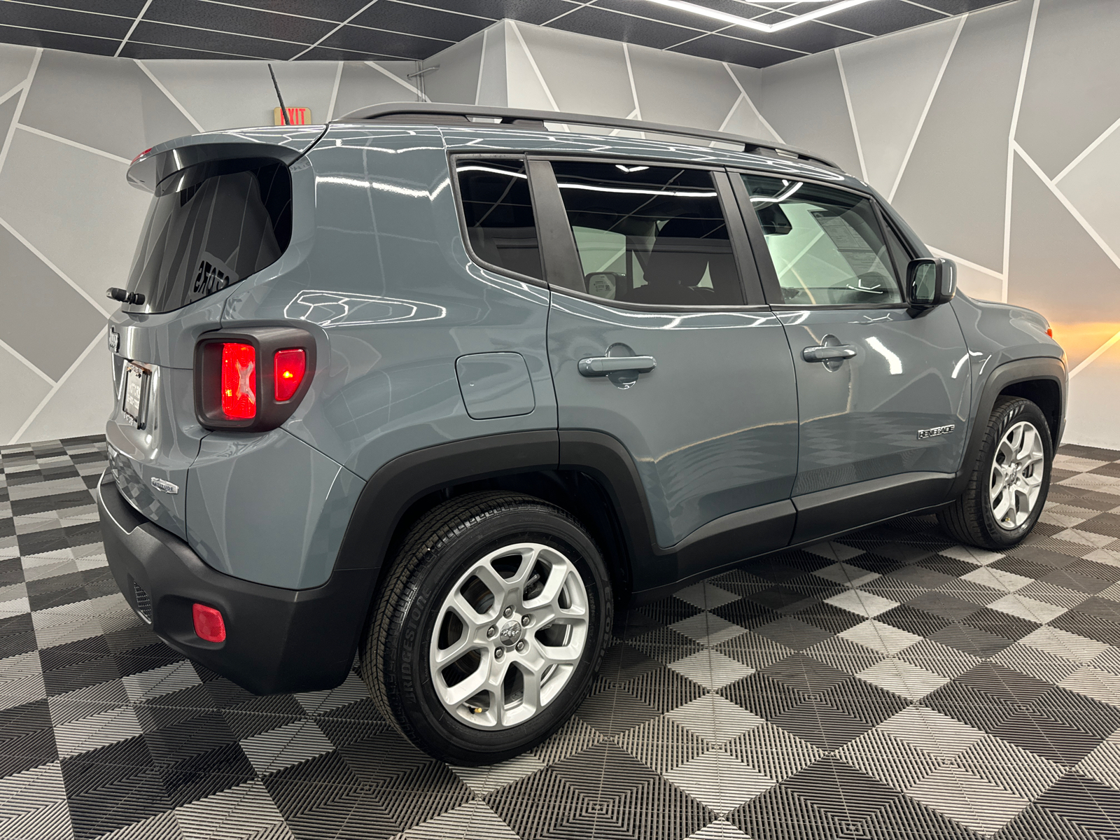 2018 Jeep Renegade Latitude Sport Utility 4D 10