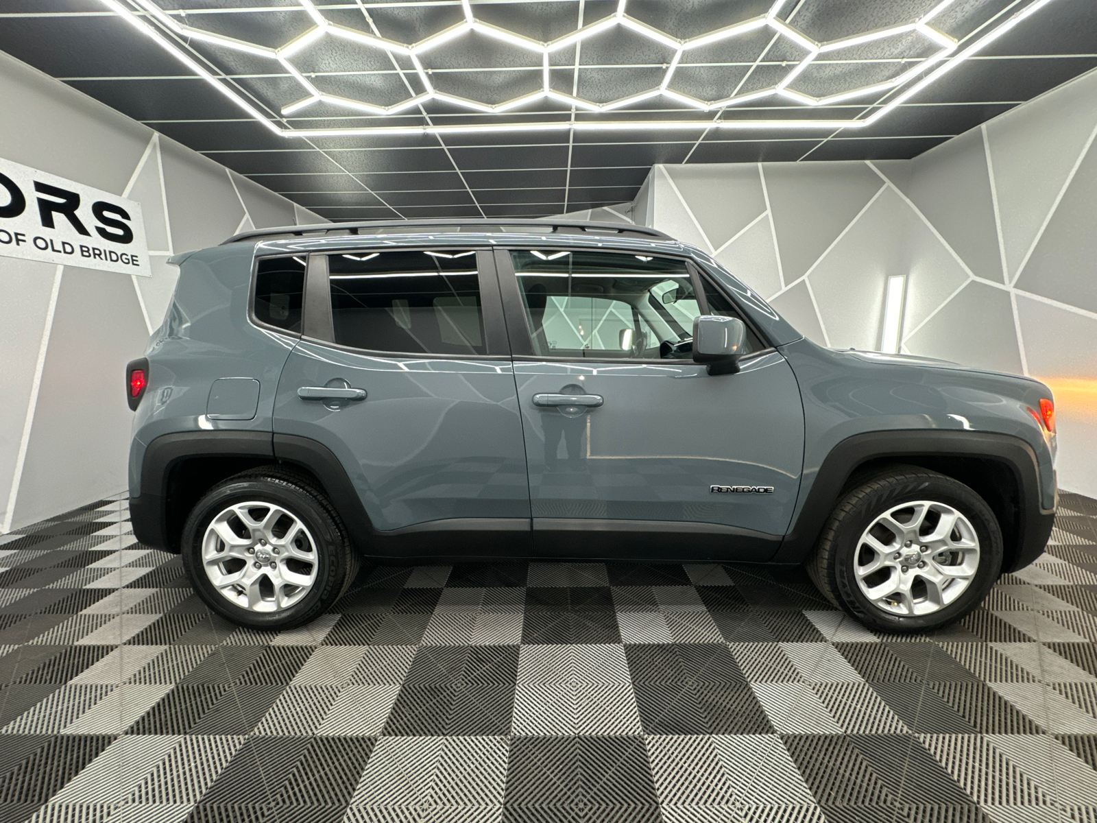 2018 Jeep Renegade Latitude Sport Utility 4D 11