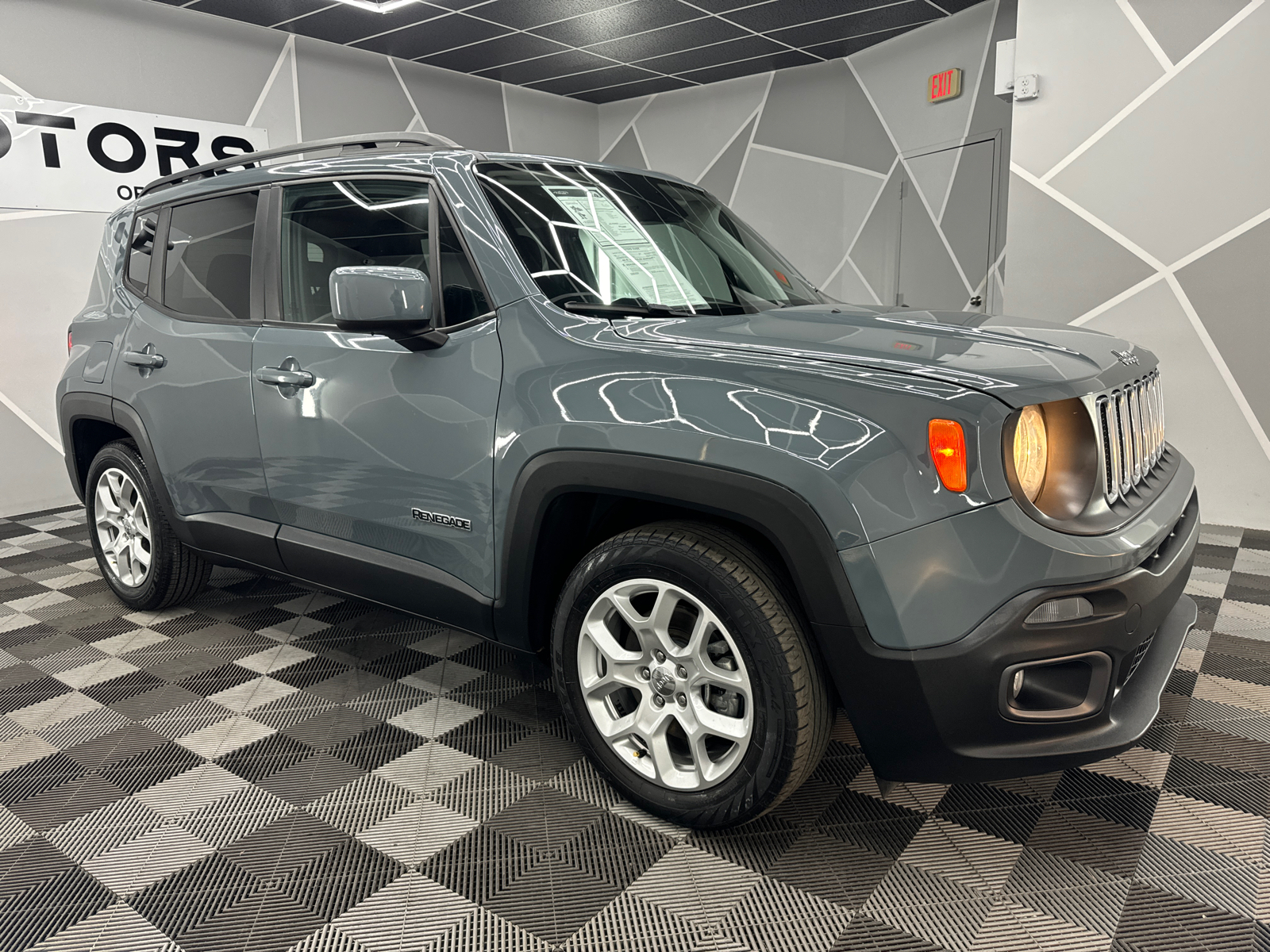 2018 Jeep Renegade Latitude Sport Utility 4D 12